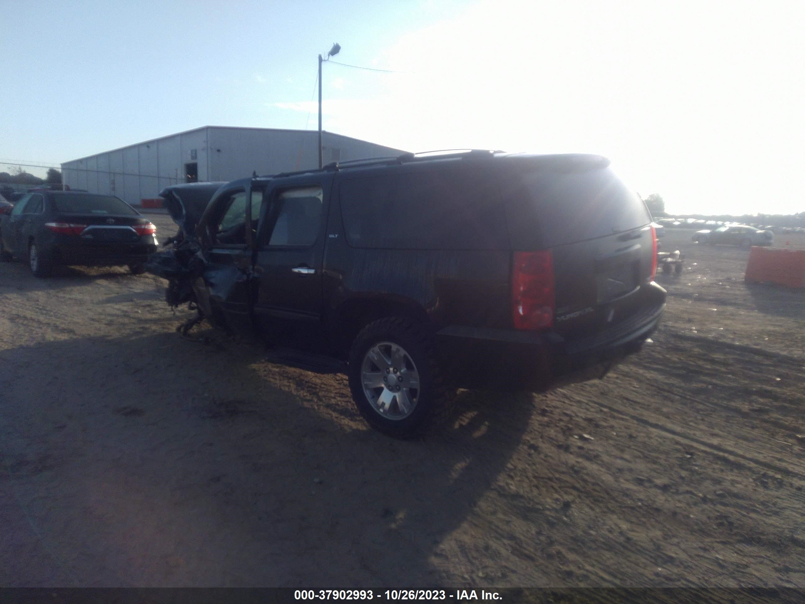 Photo 2 VIN: 1GKS1KE02BR235707 - GMC YUKON 