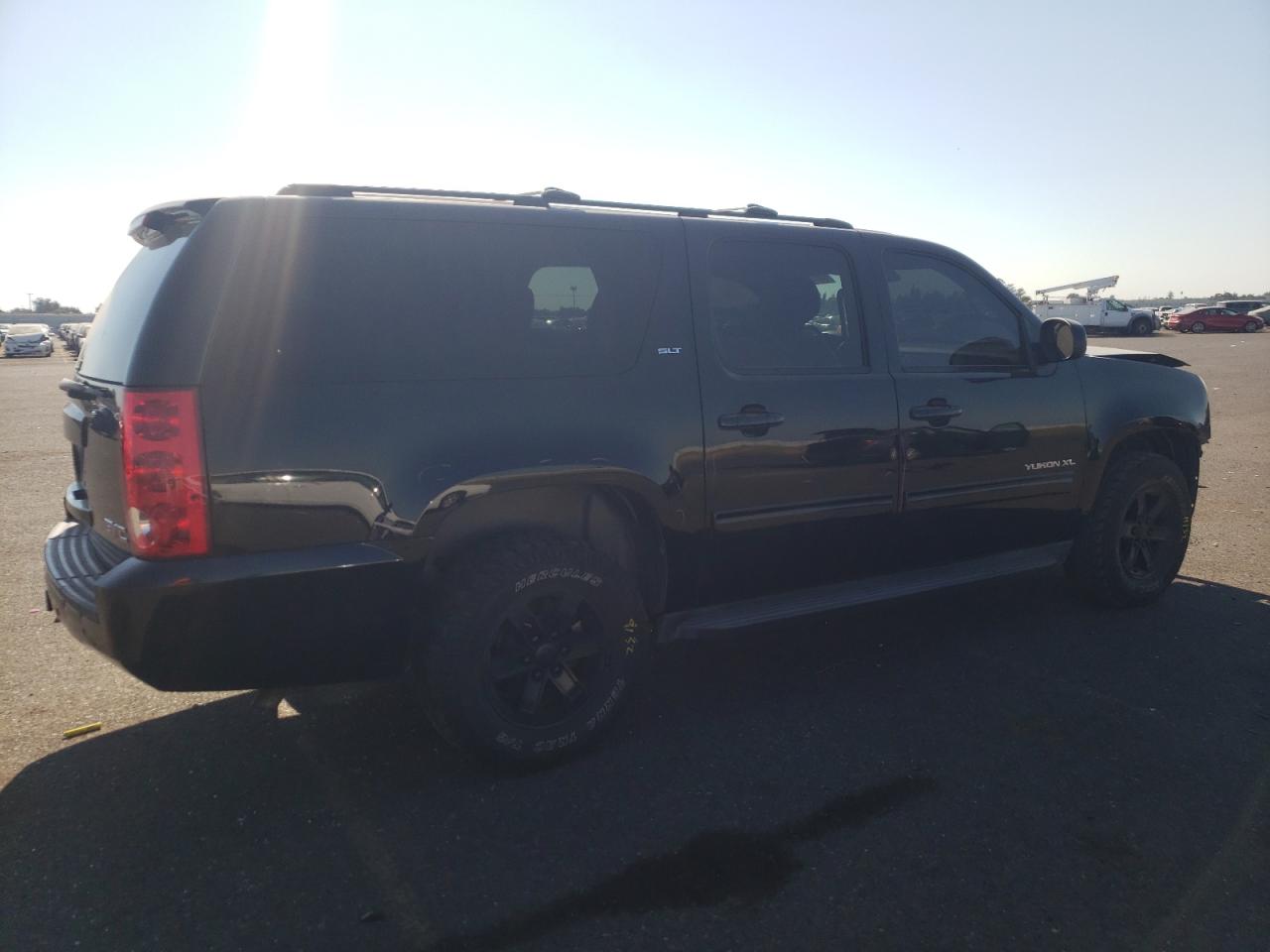 Photo 2 VIN: 1GKS1KE03DR139782 - GMC YUKON 