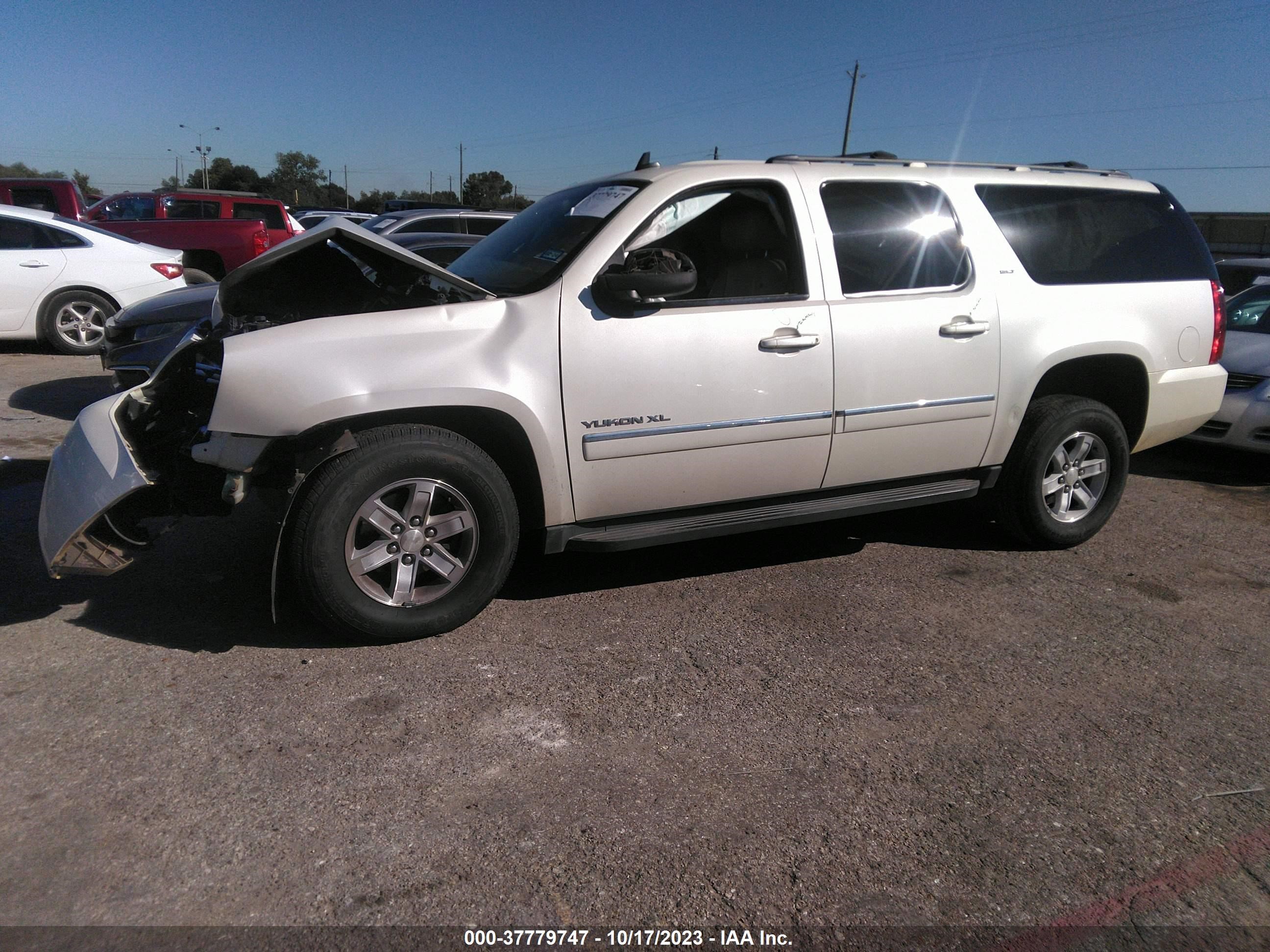 Photo 1 VIN: 1GKS1KE04CR131740 - GMC YUKON 