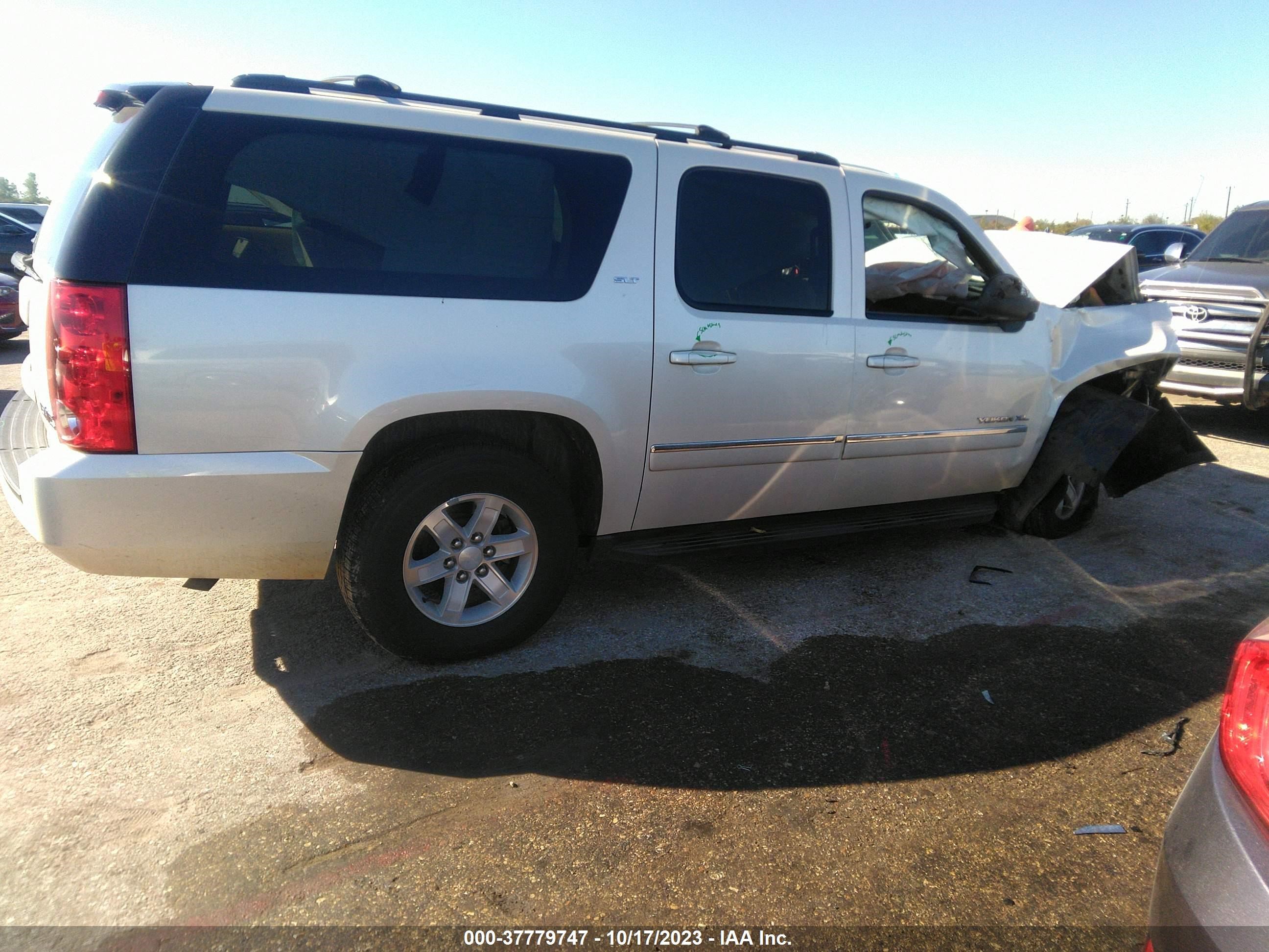 Photo 12 VIN: 1GKS1KE04CR131740 - GMC YUKON 