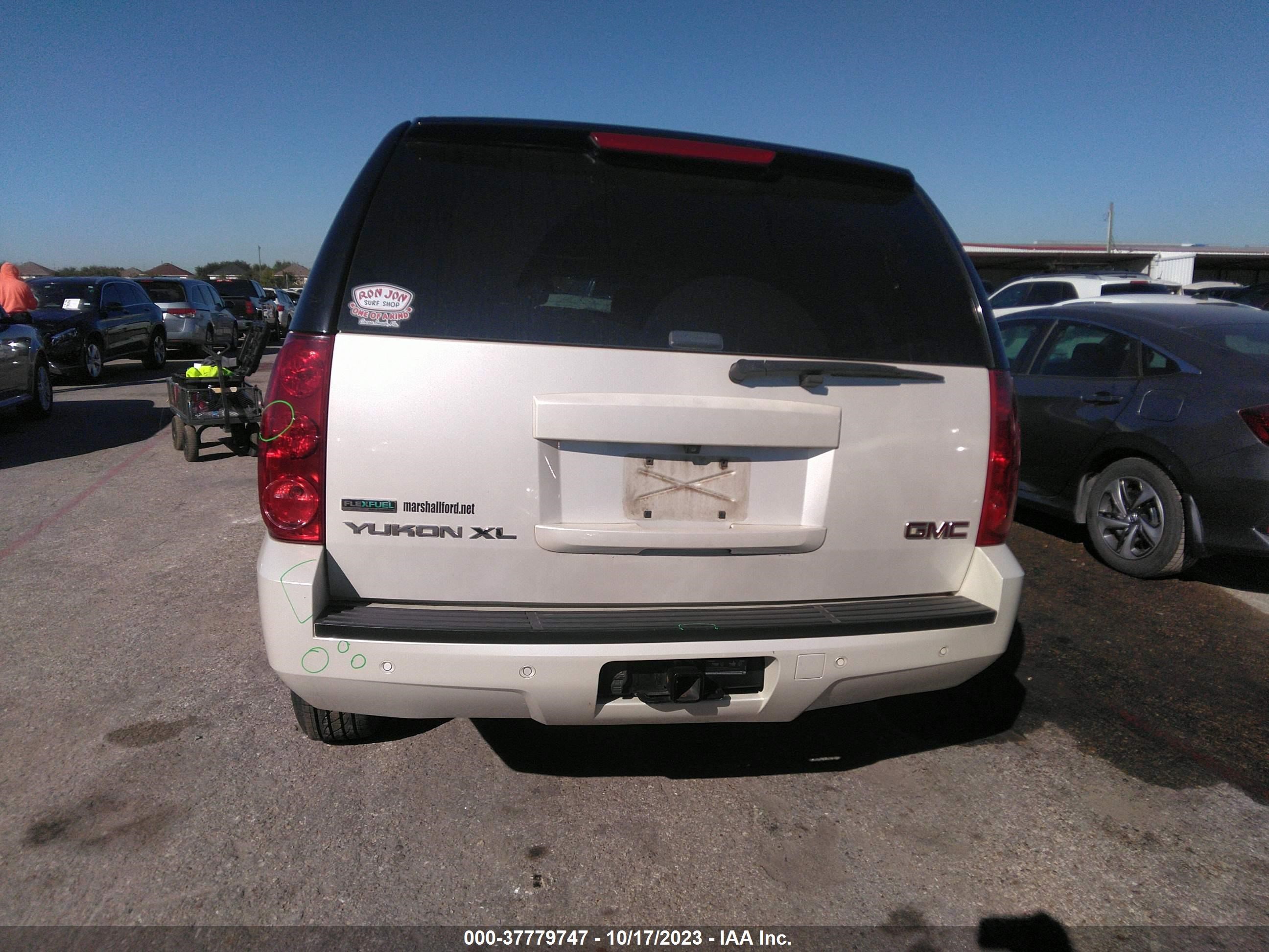 Photo 15 VIN: 1GKS1KE04CR131740 - GMC YUKON 