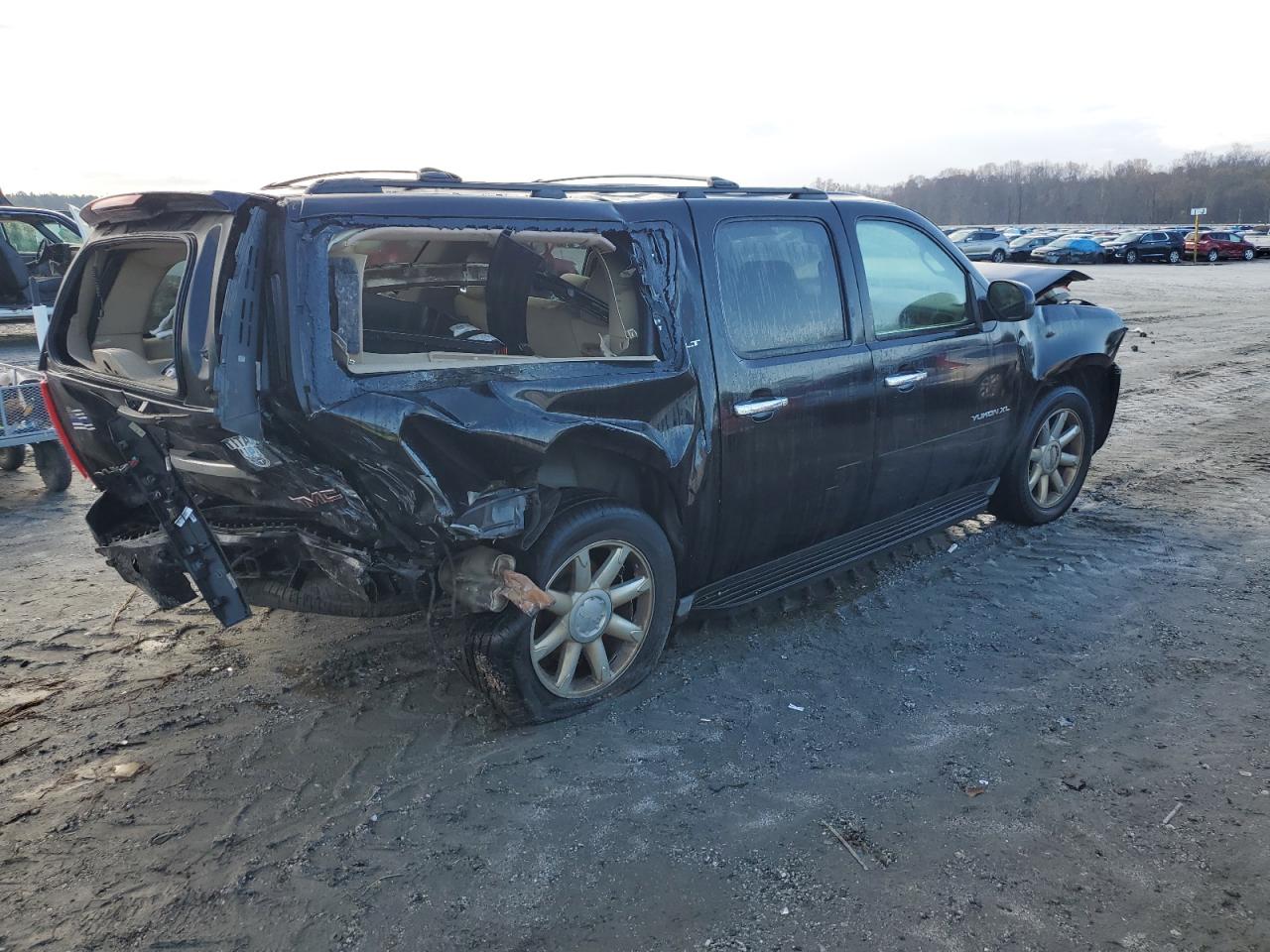 Photo 2 VIN: 1GKS1KE04DP301497 - GMC YUKON 