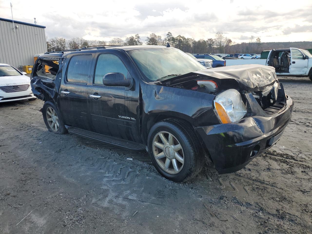 Photo 3 VIN: 1GKS1KE04DP301497 - GMC YUKON 