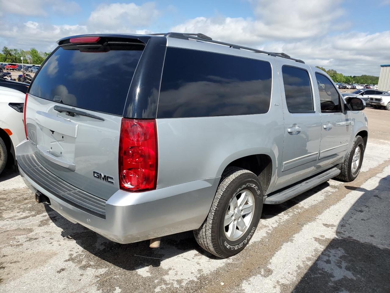 Photo 2 VIN: 1GKS1KE04DR298438 - GMC YUKON 