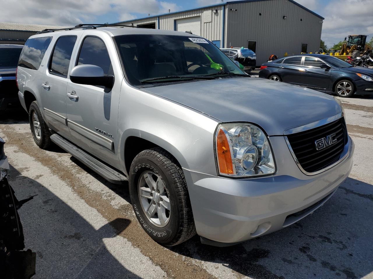 Photo 3 VIN: 1GKS1KE04DR298438 - GMC YUKON 