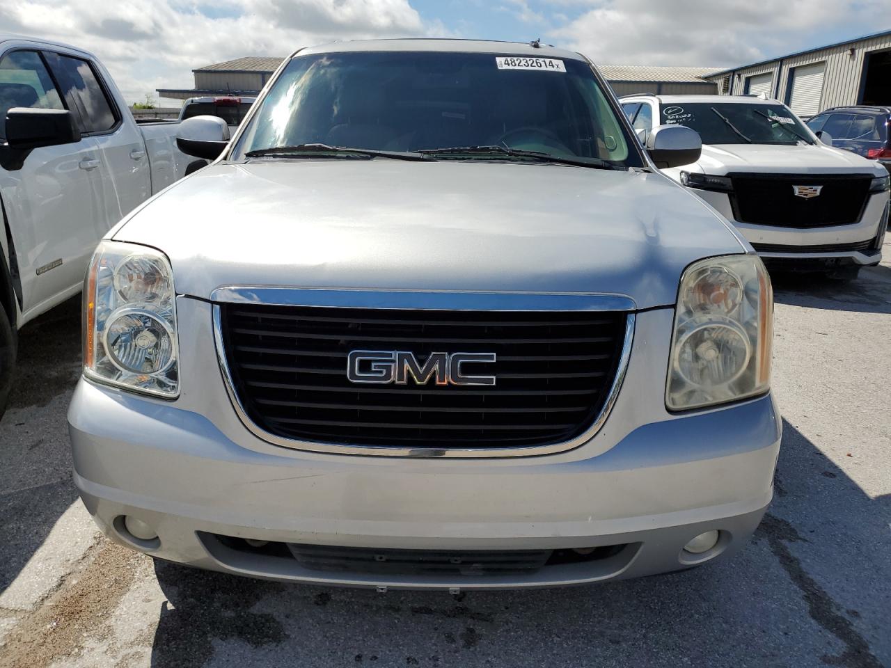 Photo 4 VIN: 1GKS1KE04DR298438 - GMC YUKON 