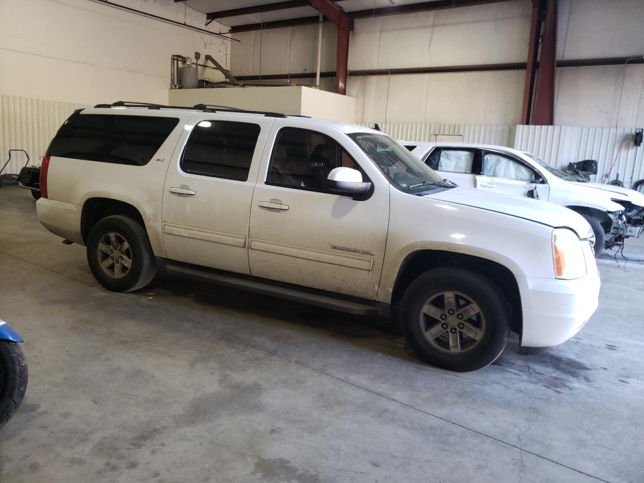 Photo 3 VIN: 1GKS1KE0XDR159642 - GMC YUKON 