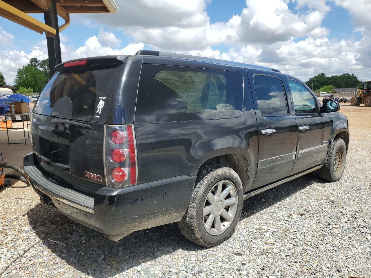 Photo 2 VIN: 1GKS1MEF0BR286624 - GMC YUKON 