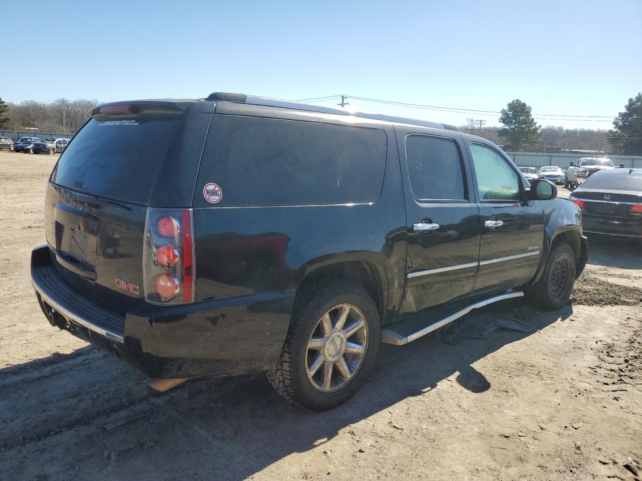 Photo 2 VIN: 1GKS1MEF1DR247785 - GMC YUKON 