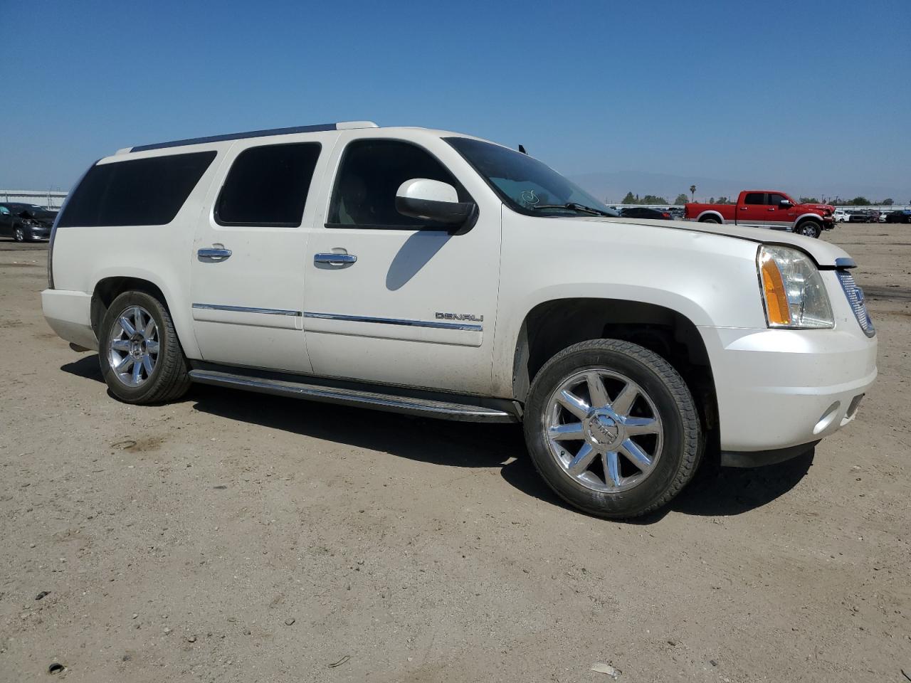 Photo 3 VIN: 1GKS1MEF5BR117943 - GMC YUKON 