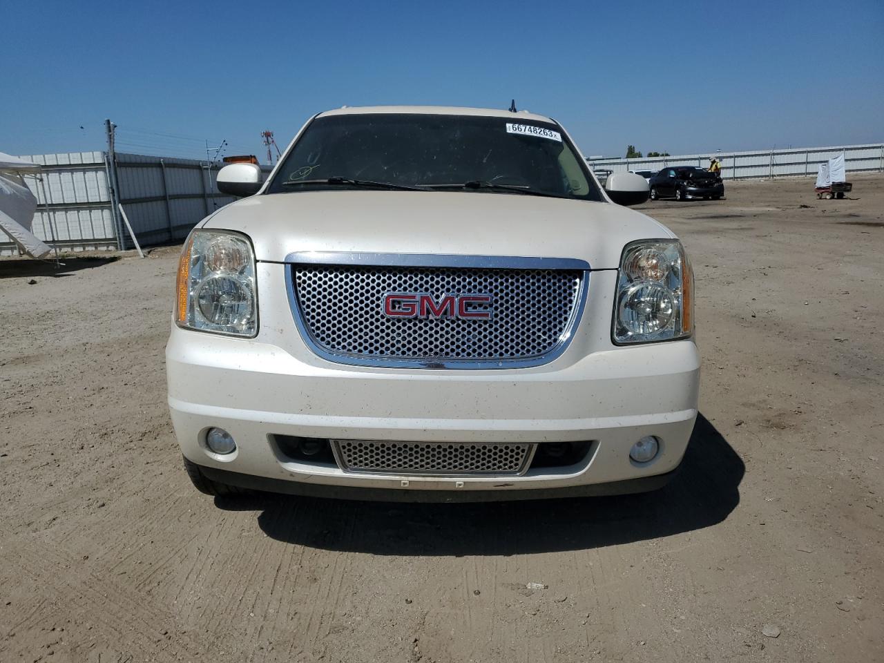 Photo 4 VIN: 1GKS1MEF5BR117943 - GMC YUKON 