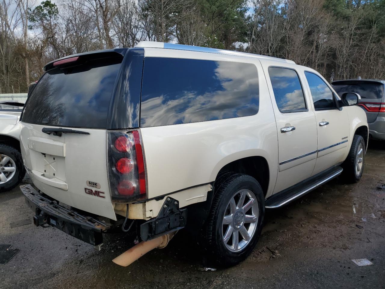 Photo 2 VIN: 1GKS1MEF8ER139732 - GMC YUKON 