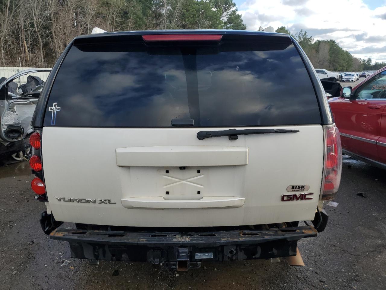 Photo 5 VIN: 1GKS1MEF8ER139732 - GMC YUKON 