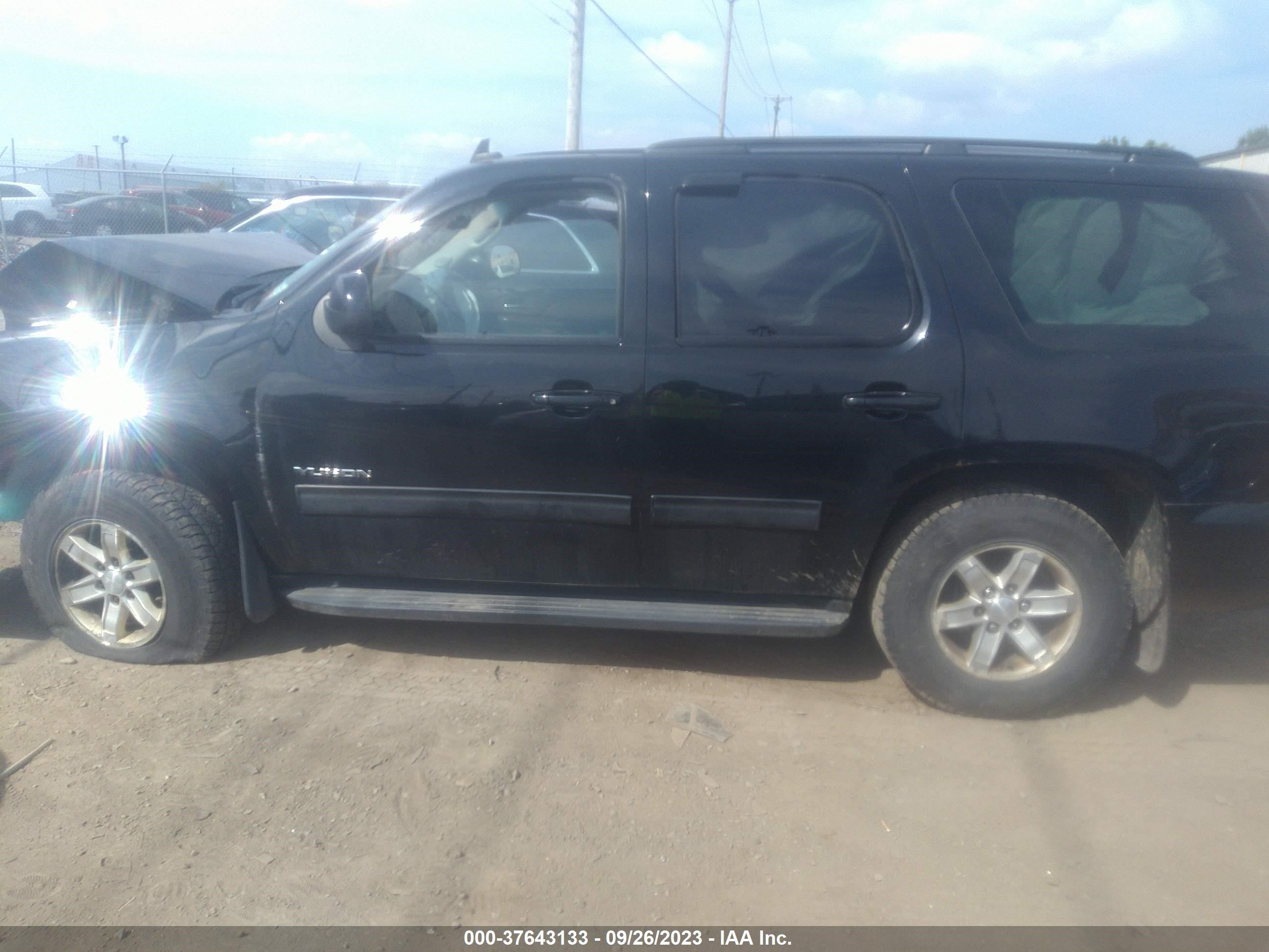 Photo 13 VIN: 1GKS2AE04BR230922 - GMC YUKON 