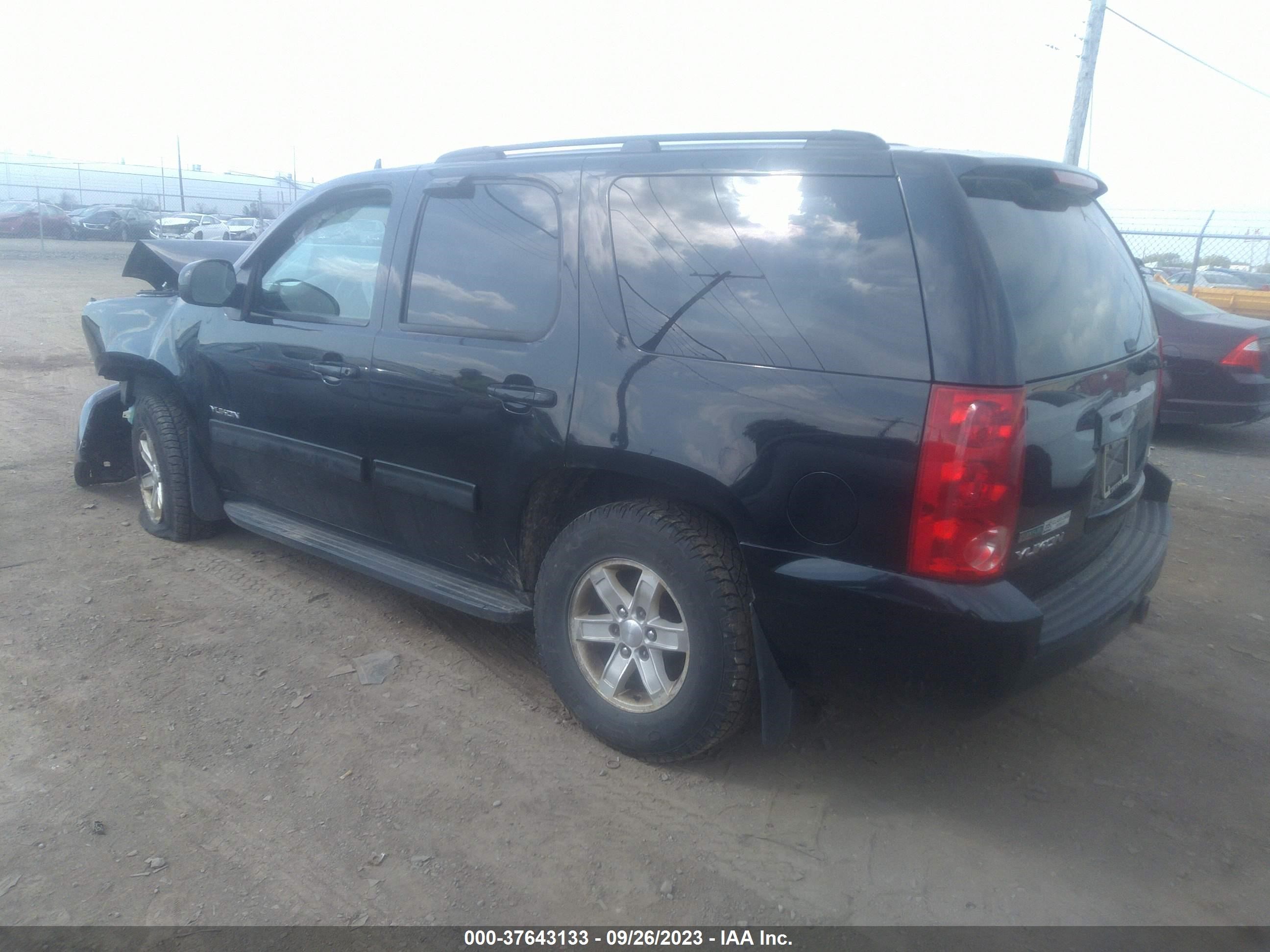 Photo 2 VIN: 1GKS2AE04BR230922 - GMC YUKON 