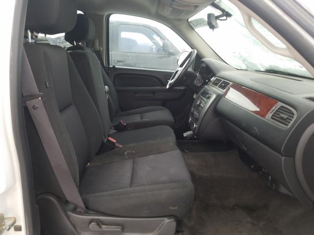 Photo 4 VIN: 1GKS2AE05CR173485 - GMC YUKON SLE 