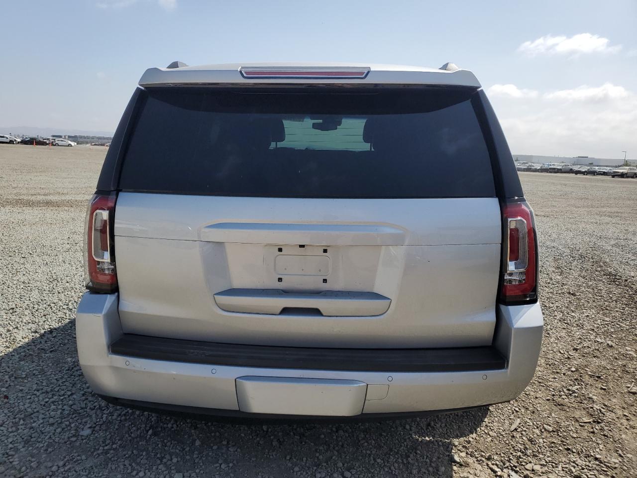 Photo 5 VIN: 1GKS2AKC5HR325898 - GMC YUKON 