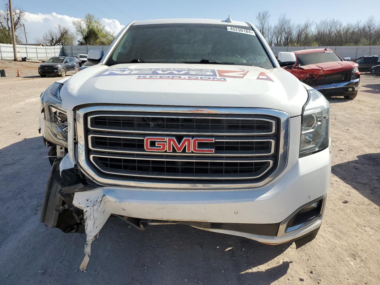 Photo 4 VIN: 1GKS2AKC7JR127393 - GMC YUKON 