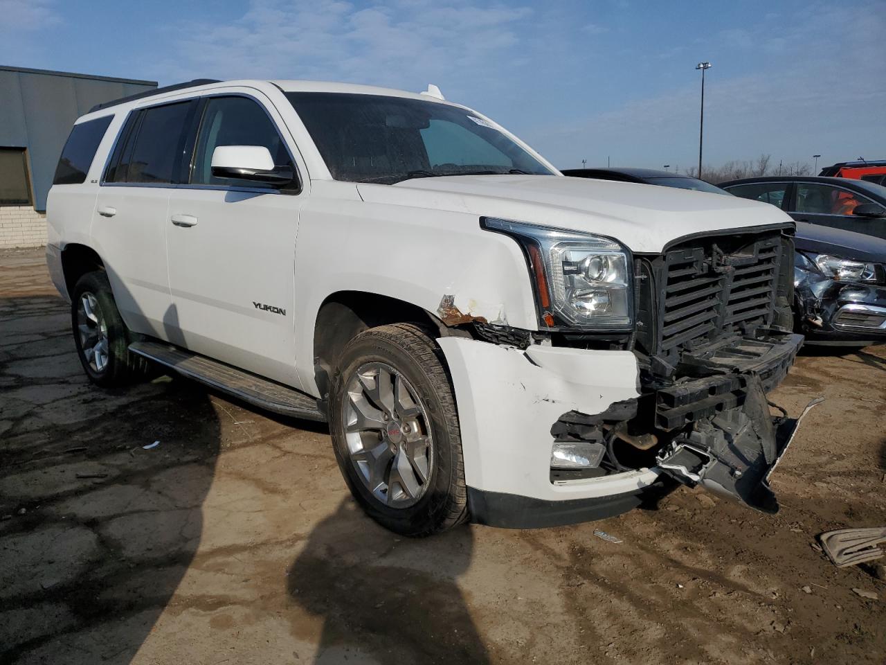 Photo 3 VIN: 1GKS2AKC7JR388572 - GMC YUKON 