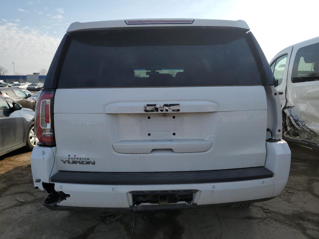 Photo 5 VIN: 1GKS2AKC7JR388572 - GMC YUKON 