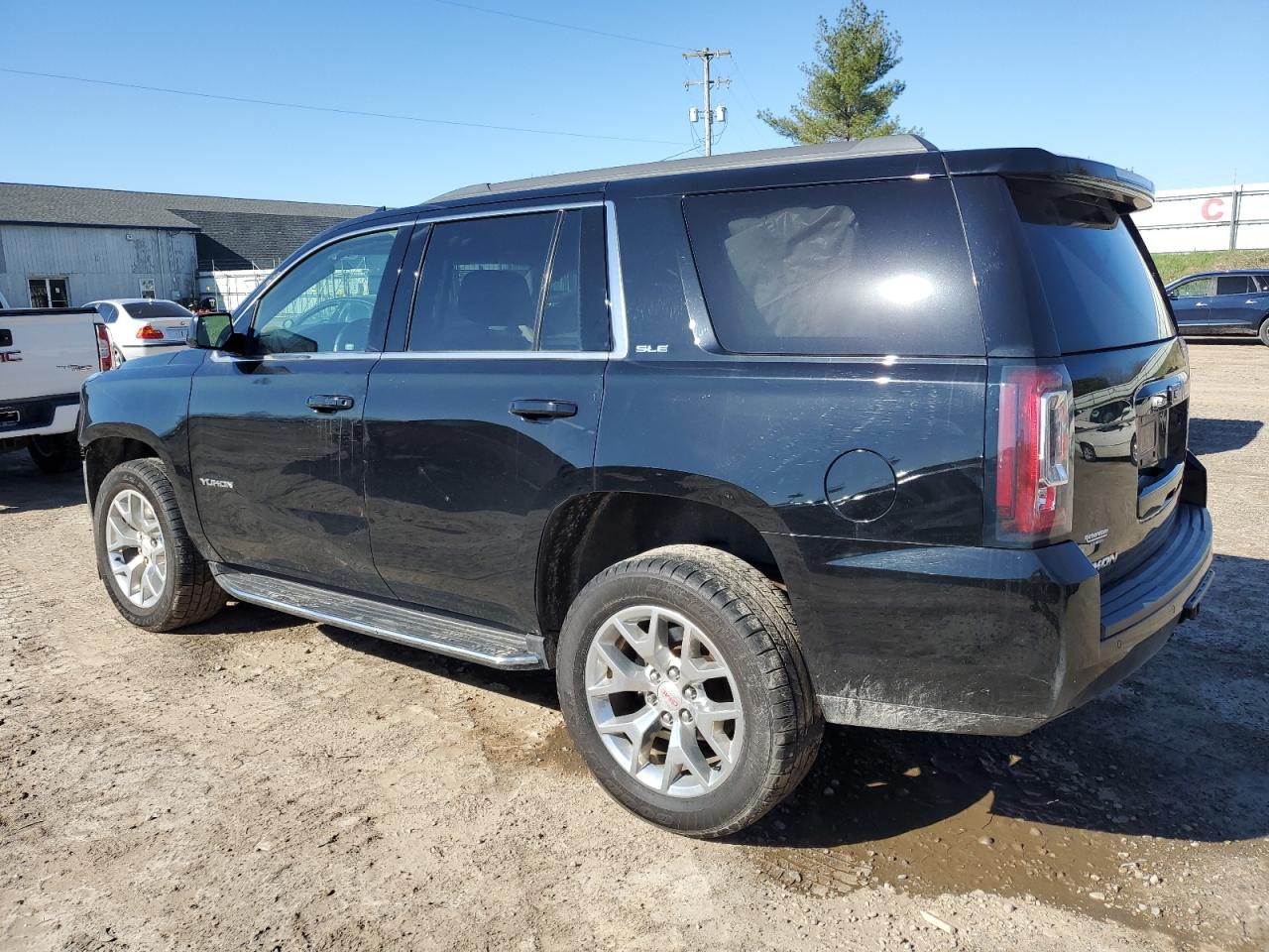 Photo 1 VIN: 1GKS2AKC8JR115690 - GMC YUKON 