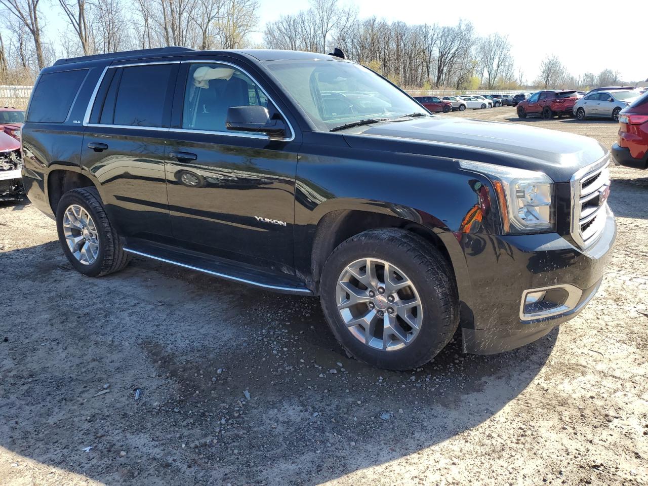 Photo 3 VIN: 1GKS2AKC8JR115690 - GMC YUKON 