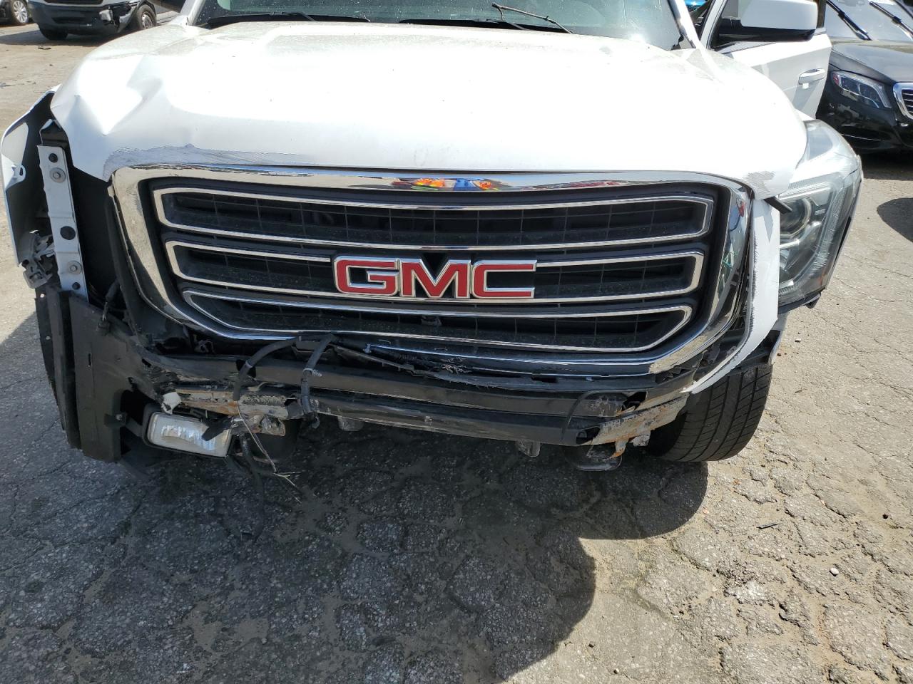 Photo 10 VIN: 1GKS2AKC8JR366161 - GMC YUKON 