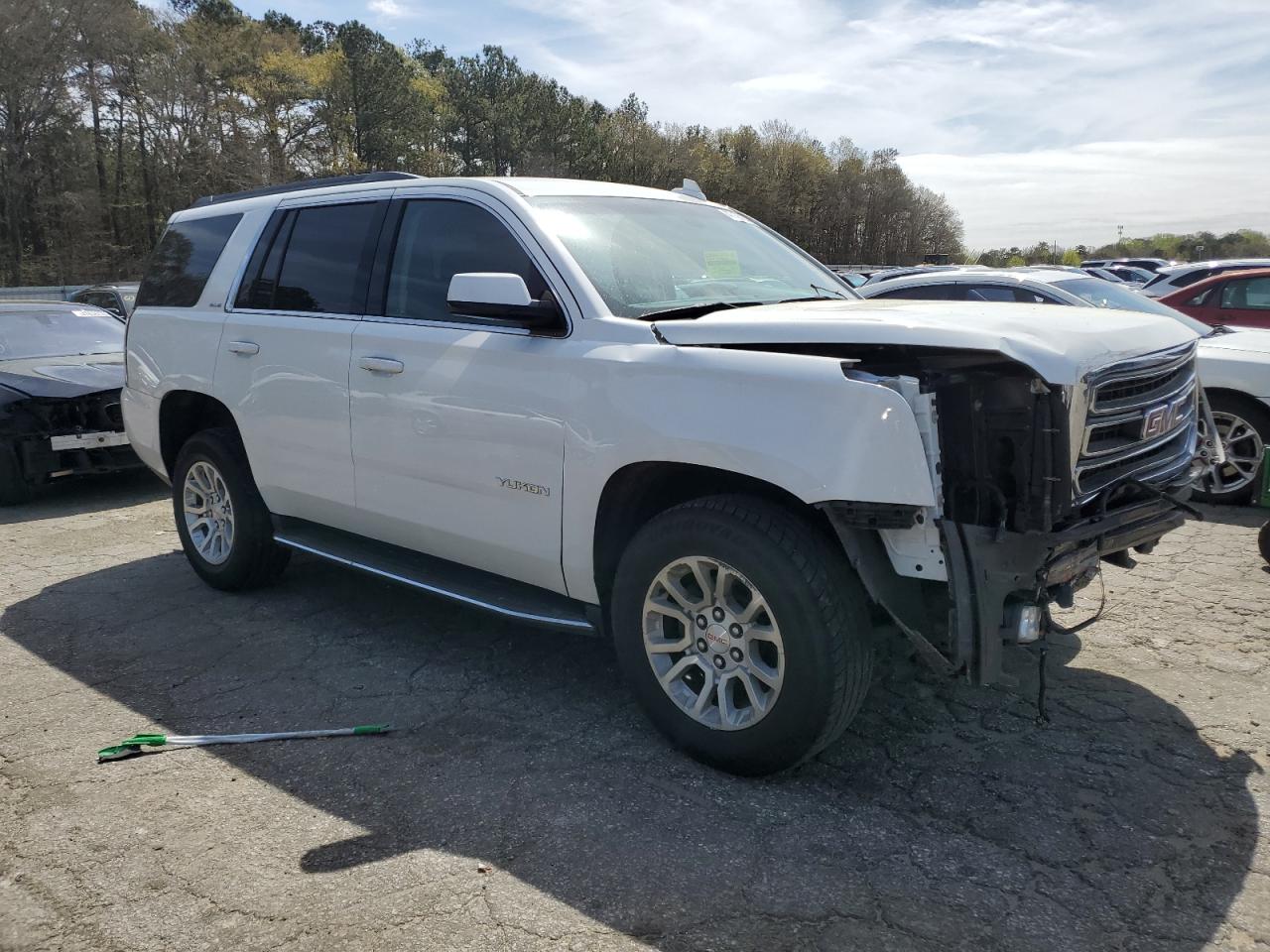 Photo 3 VIN: 1GKS2AKC8JR366161 - GMC YUKON 