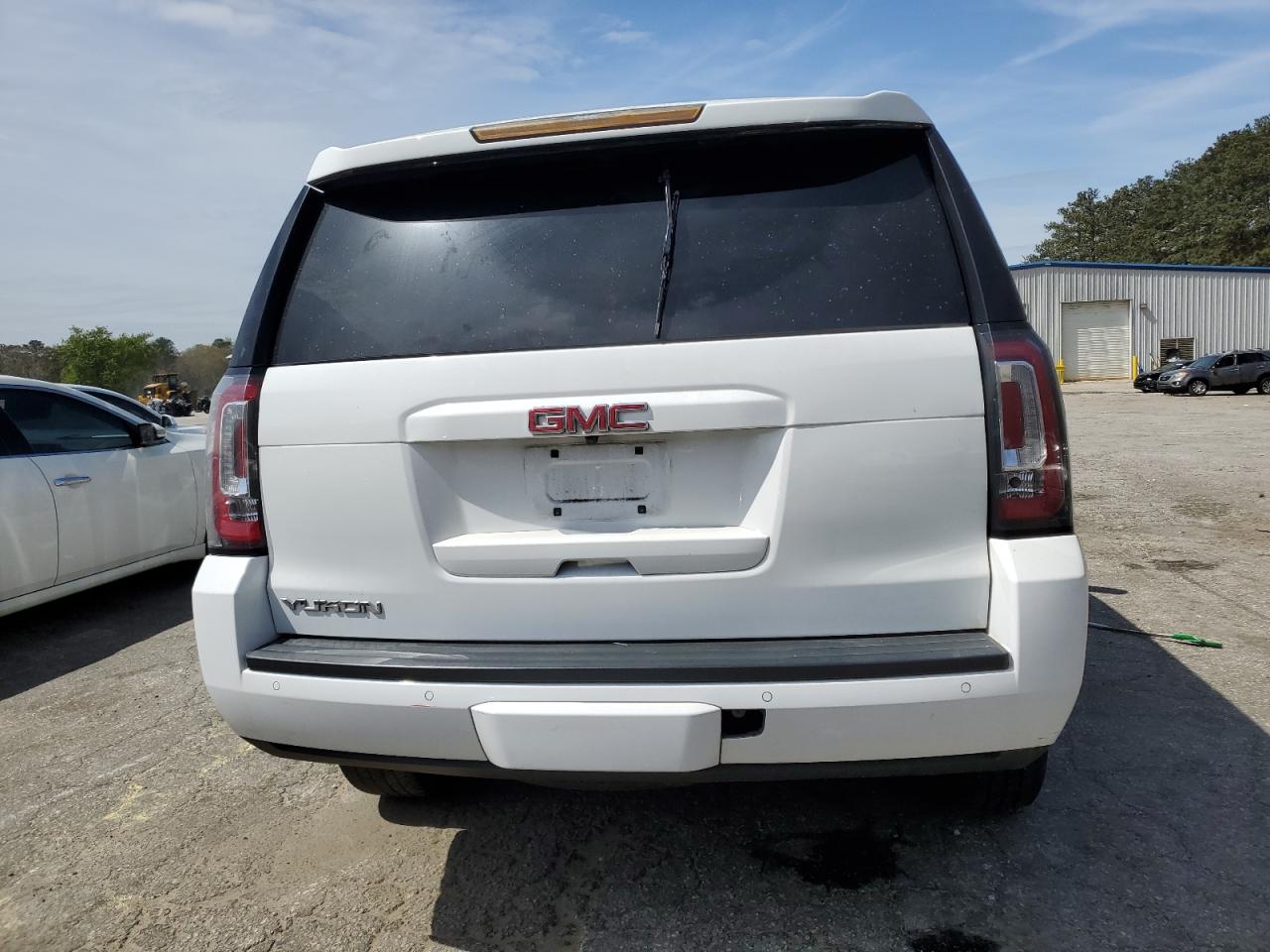 Photo 5 VIN: 1GKS2AKC8JR366161 - GMC YUKON 