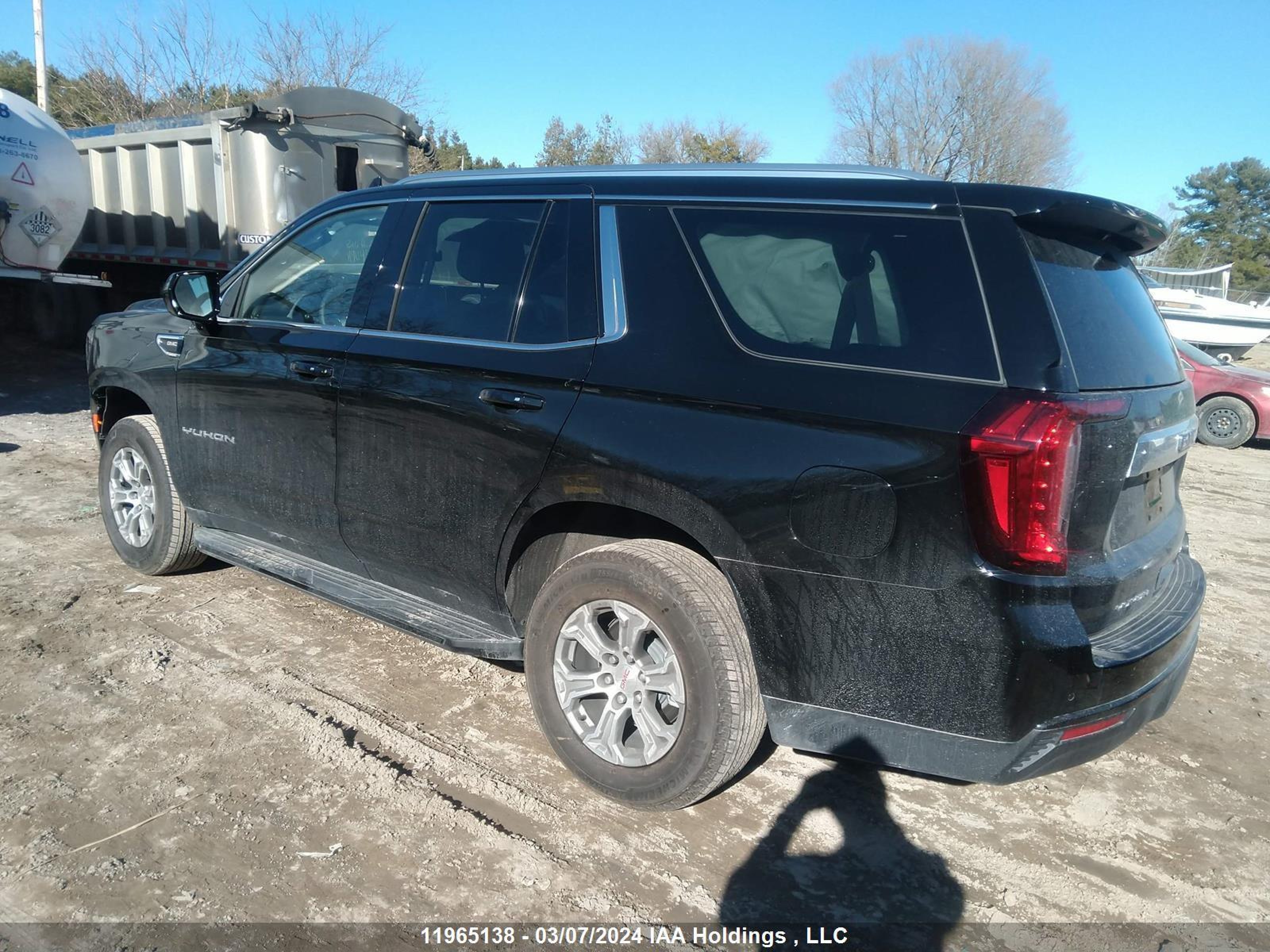 Photo 2 VIN: 1GKS2AKD2RR175341 - GMC YUKON 