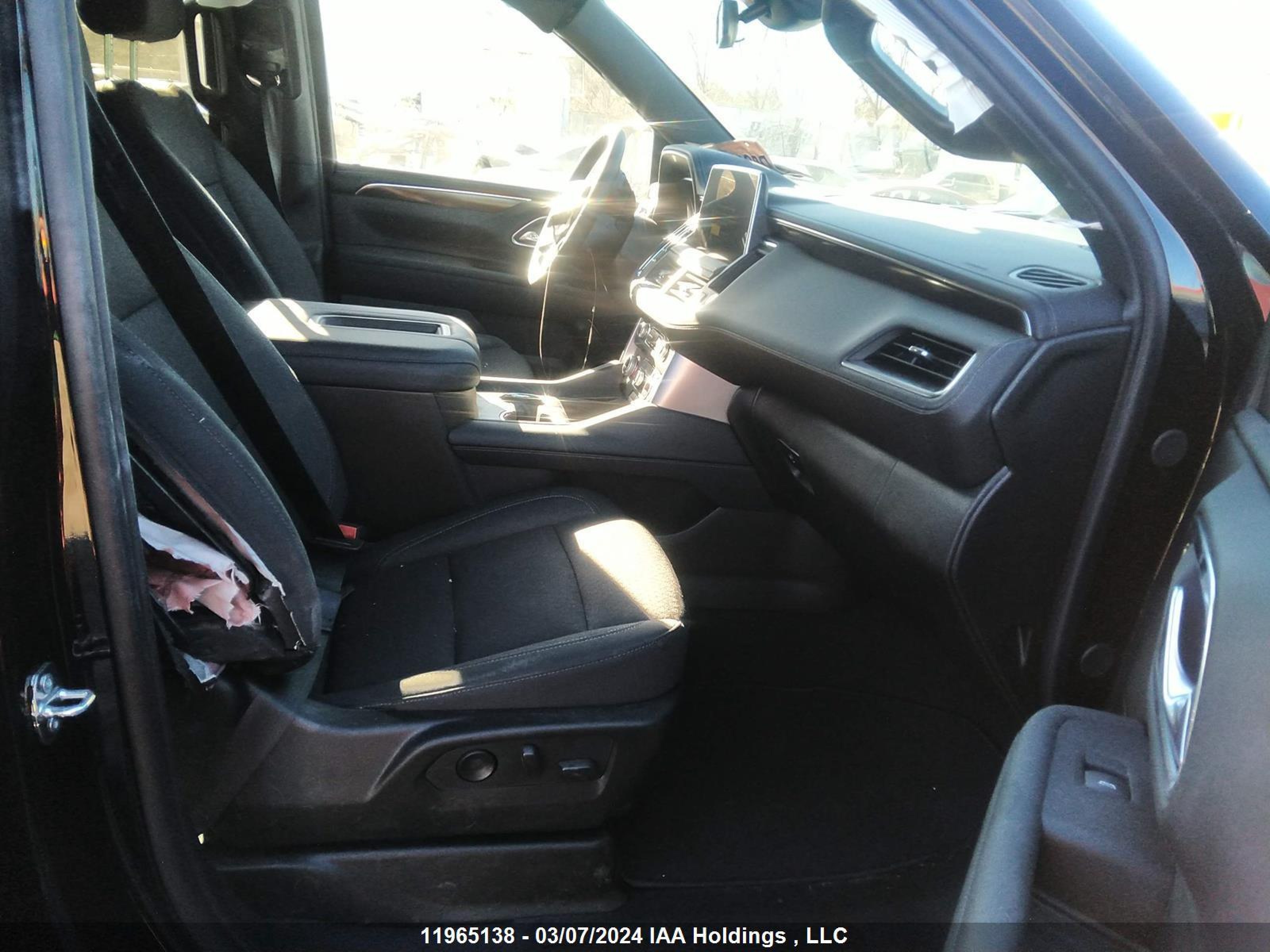 Photo 4 VIN: 1GKS2AKD2RR175341 - GMC YUKON 