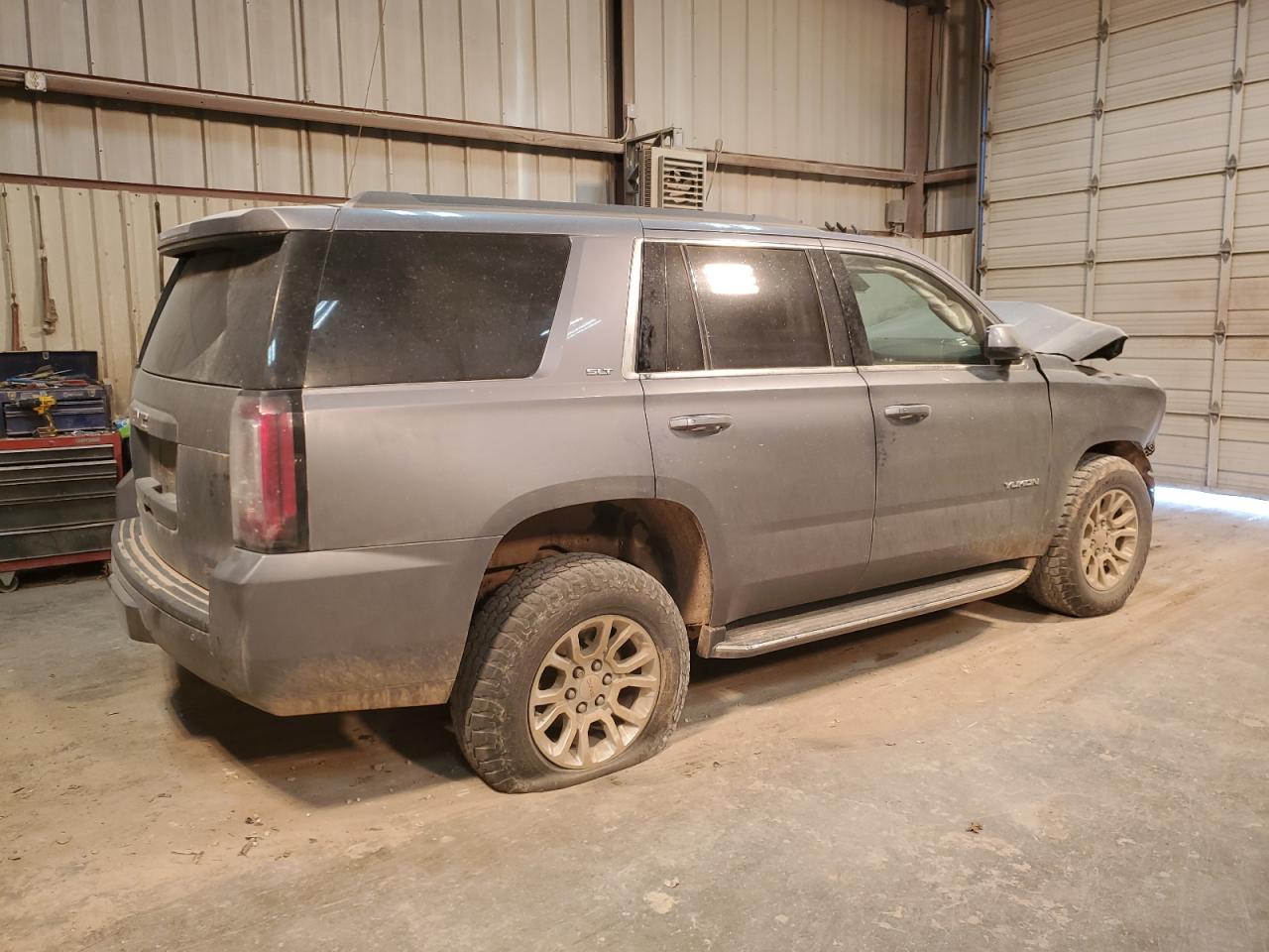 Photo 2 VIN: 1GKS2BKC1JR358568 - GMC YUKON 