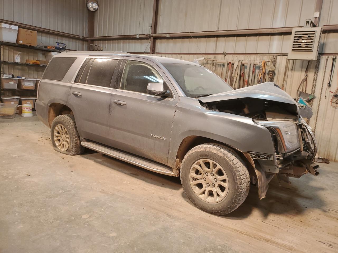 Photo 3 VIN: 1GKS2BKC1JR358568 - GMC YUKON 