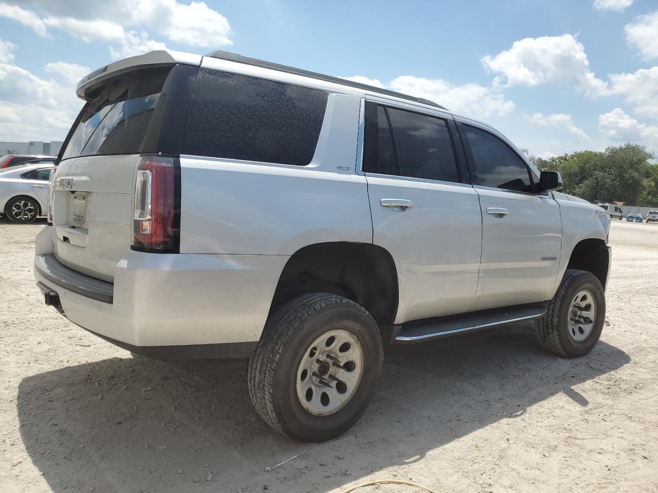 Photo 2 VIN: 1GKS2BKC2FR232694 - GMC YUKON 