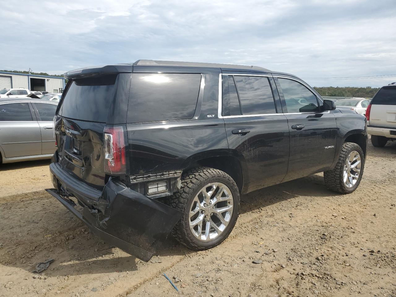 Photo 2 VIN: 1GKS2BKC2HR268064 - GMC YUKON 