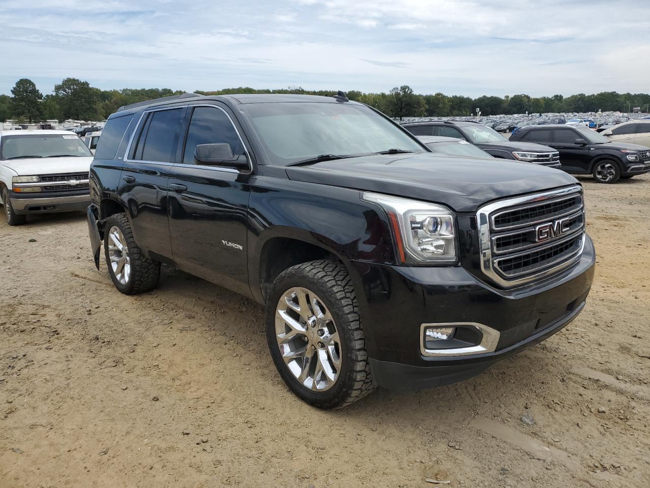 Photo 3 VIN: 1GKS2BKC2HR268064 - GMC YUKON 