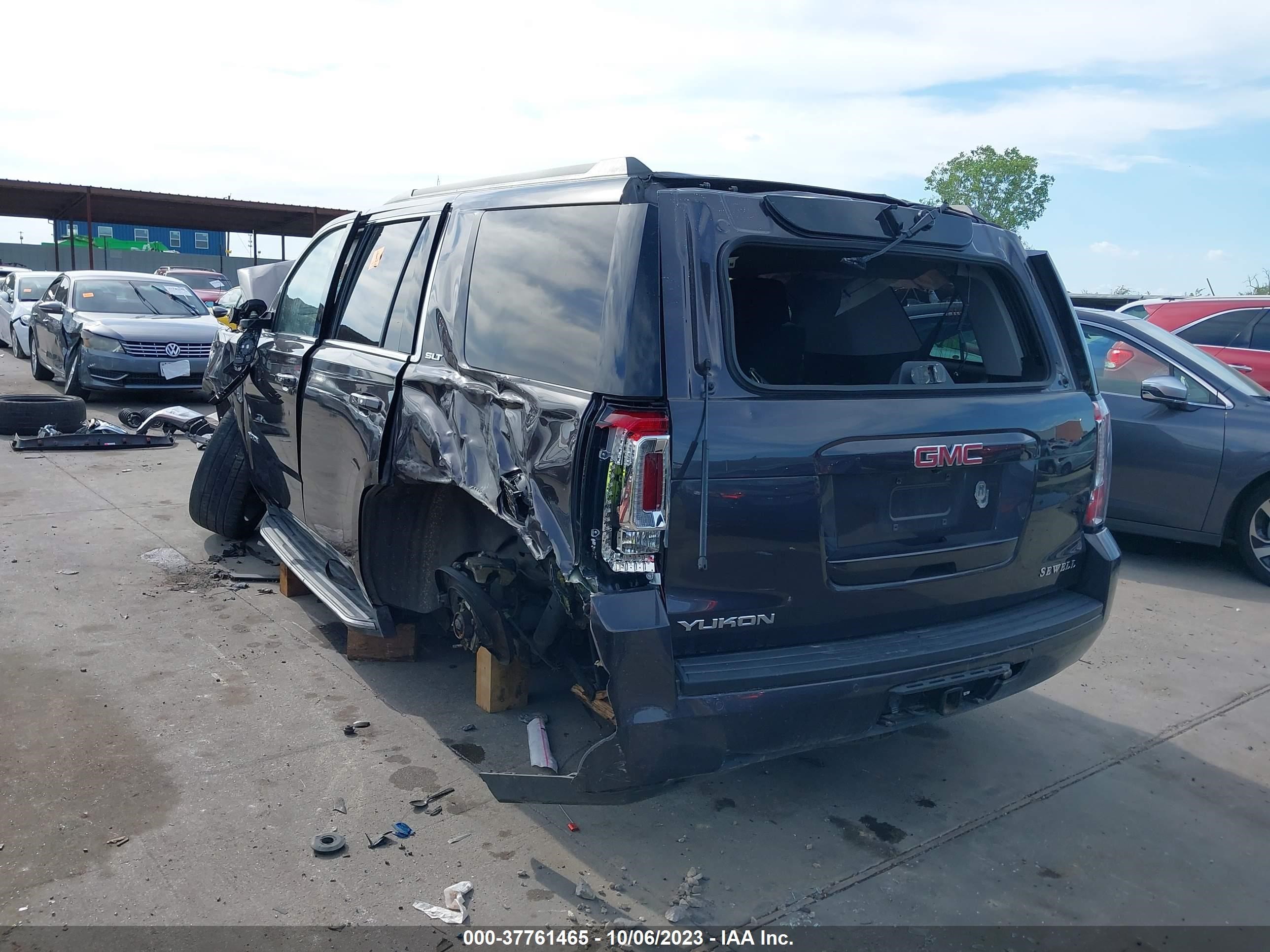 Photo 2 VIN: 1GKS2BKC4FR522094 - GMC YUKON 