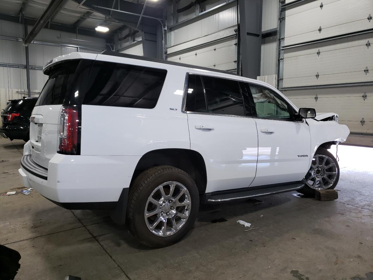 Photo 2 VIN: 1GKS2BKC4HR109501 - GMC YUKON 