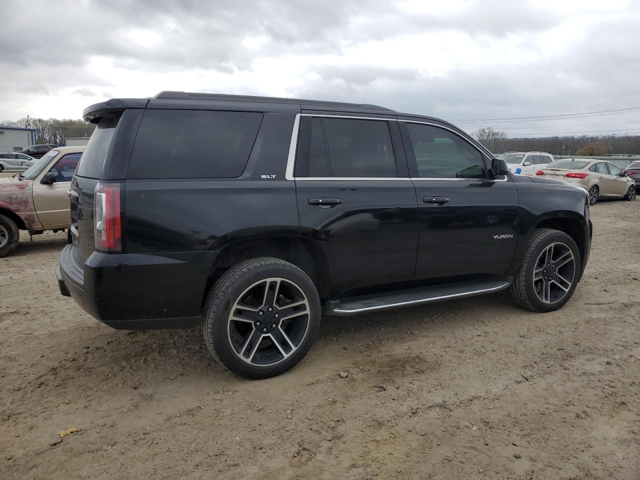 Photo 2 VIN: 1GKS2BKC4HR144958 - GMC YUKON 