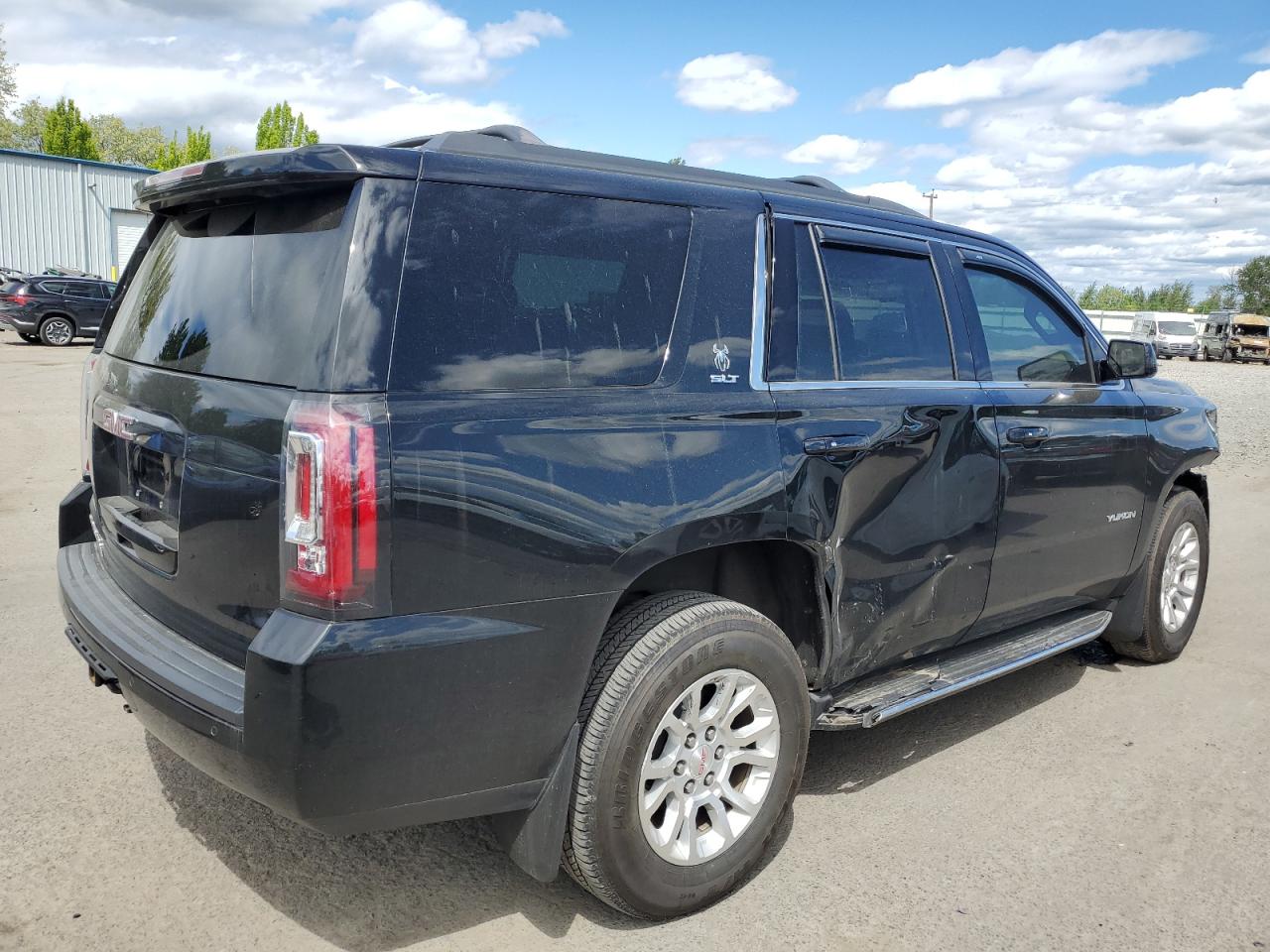 Photo 2 VIN: 1GKS2BKC4JR271845 - GMC YUKON 