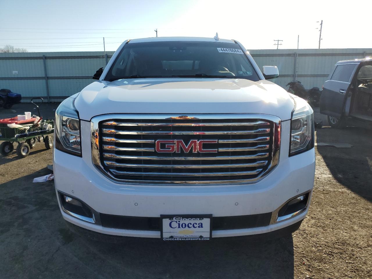 Photo 4 VIN: 1GKS2BKC4JR331297 - GMC YUKON 