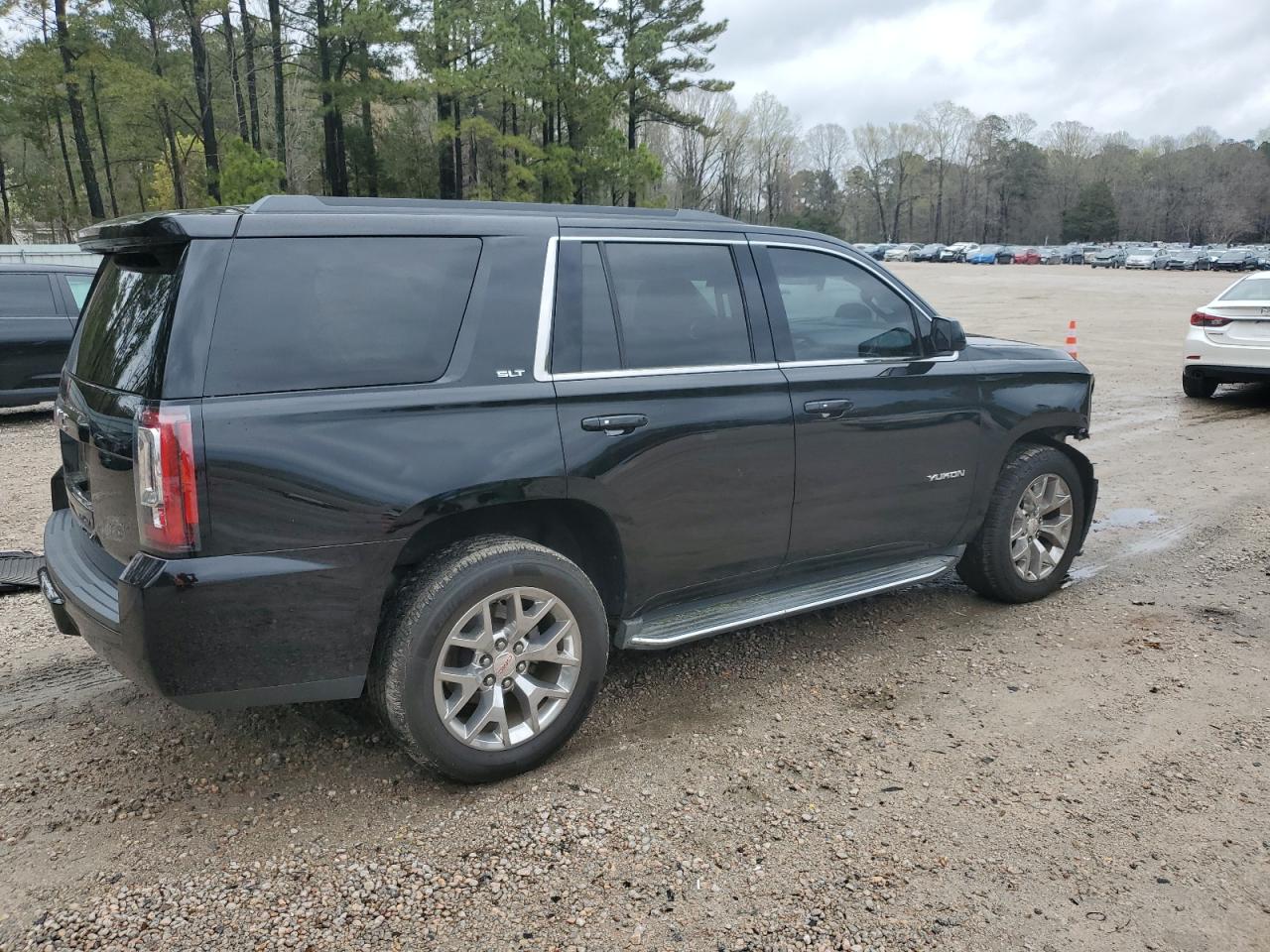 Photo 2 VIN: 1GKS2BKC6FR500761 - GMC YUKON 