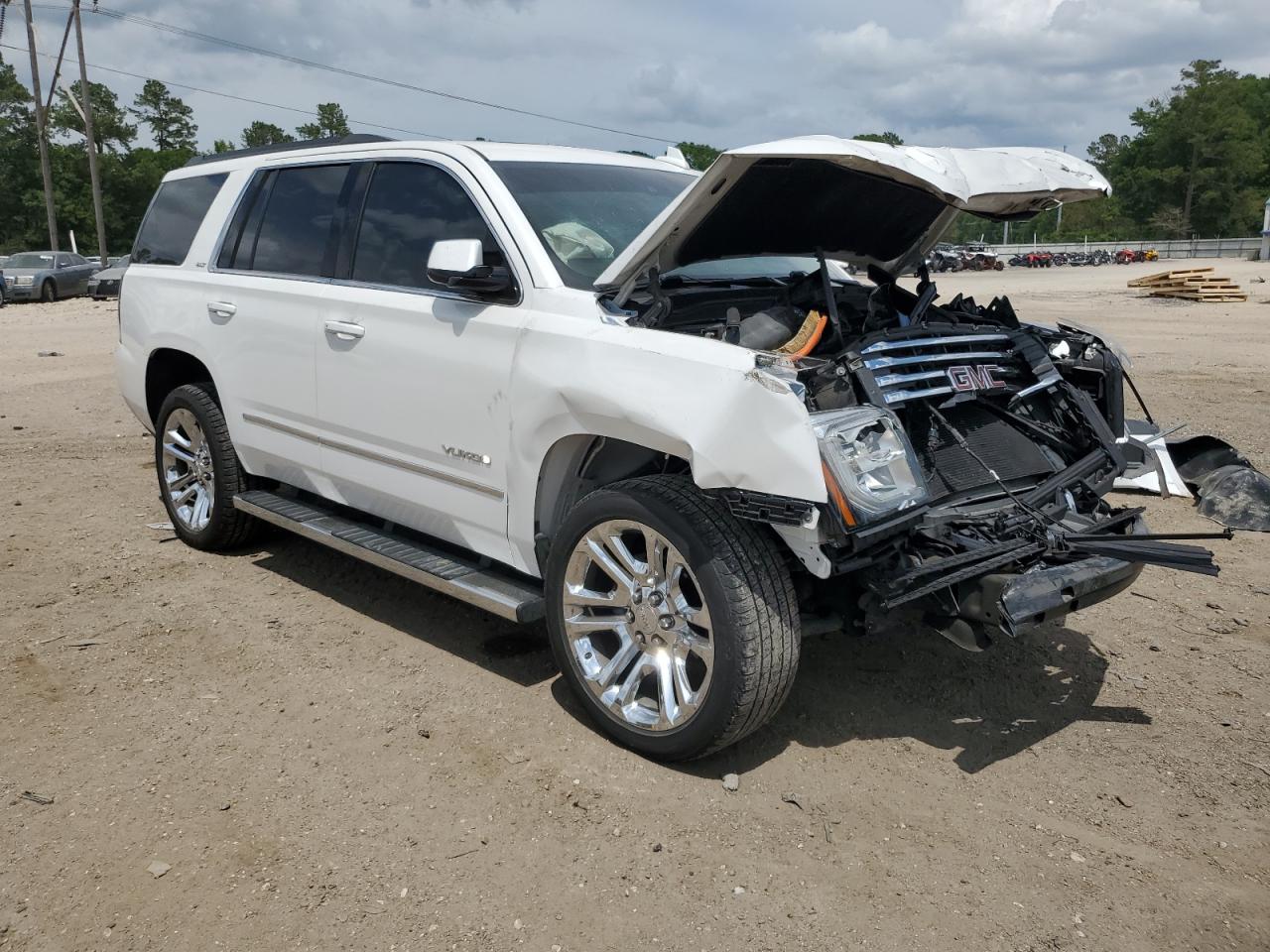 Photo 3 VIN: 1GKS2BKC6JR311567 - GMC YUKON 