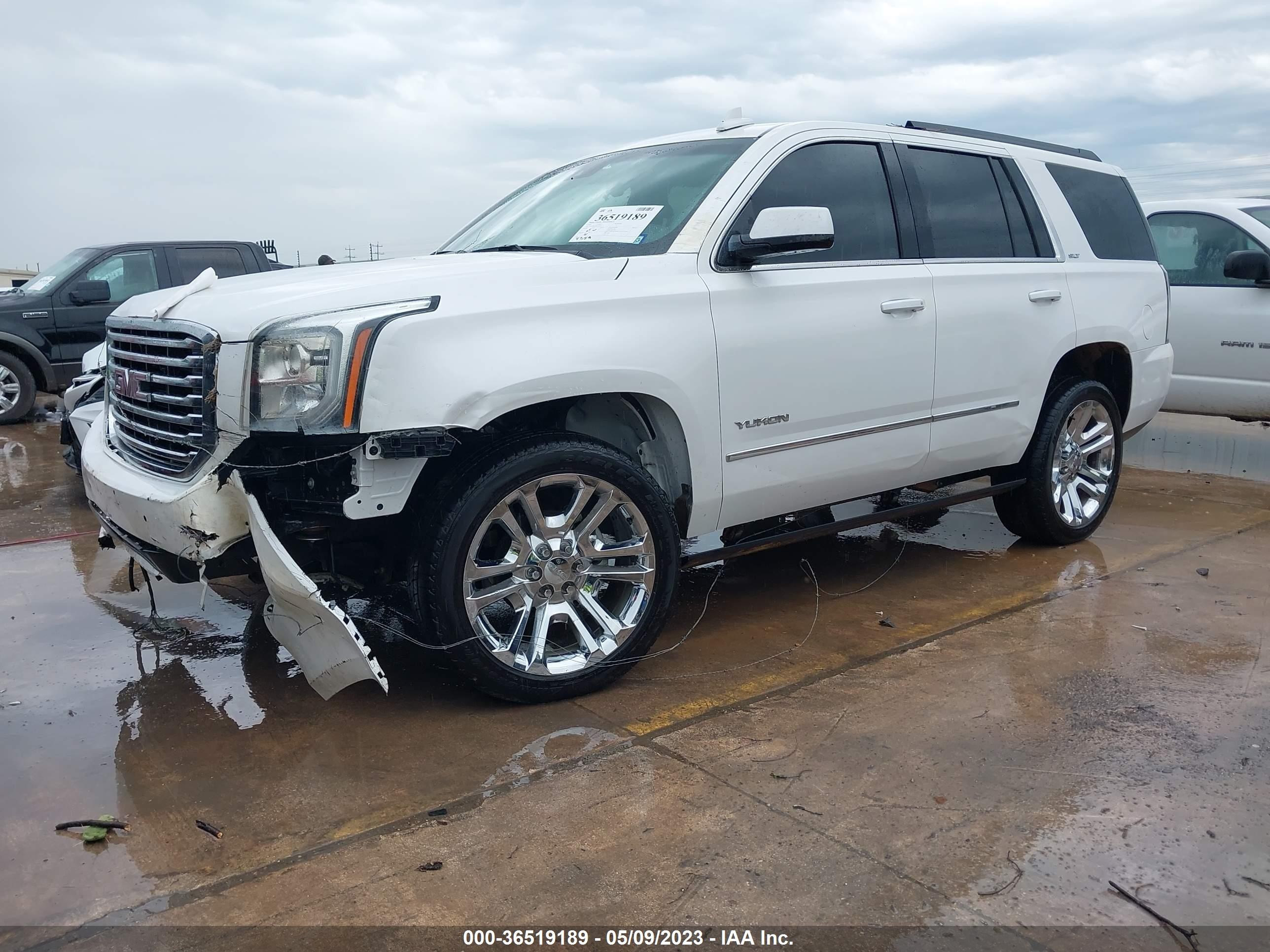 Photo 1 VIN: 1GKS2BKC6JR340101 - GMC YUKON 