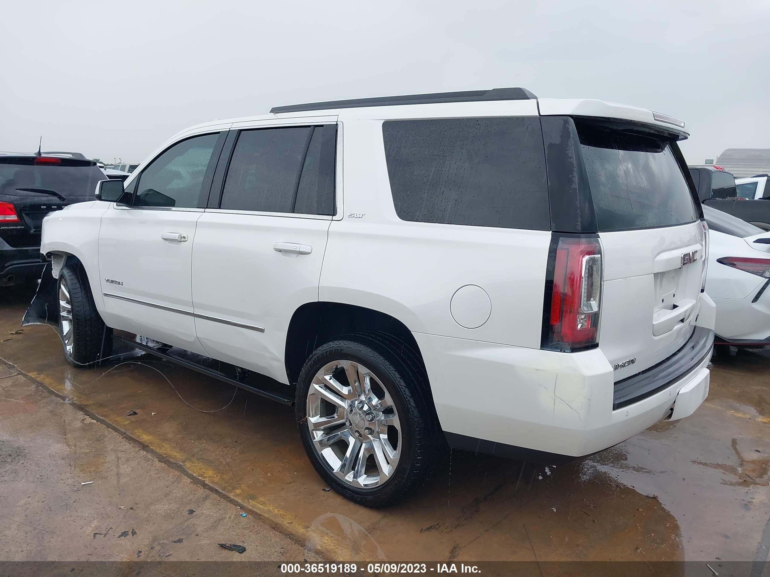 Photo 2 VIN: 1GKS2BKC6JR340101 - GMC YUKON 