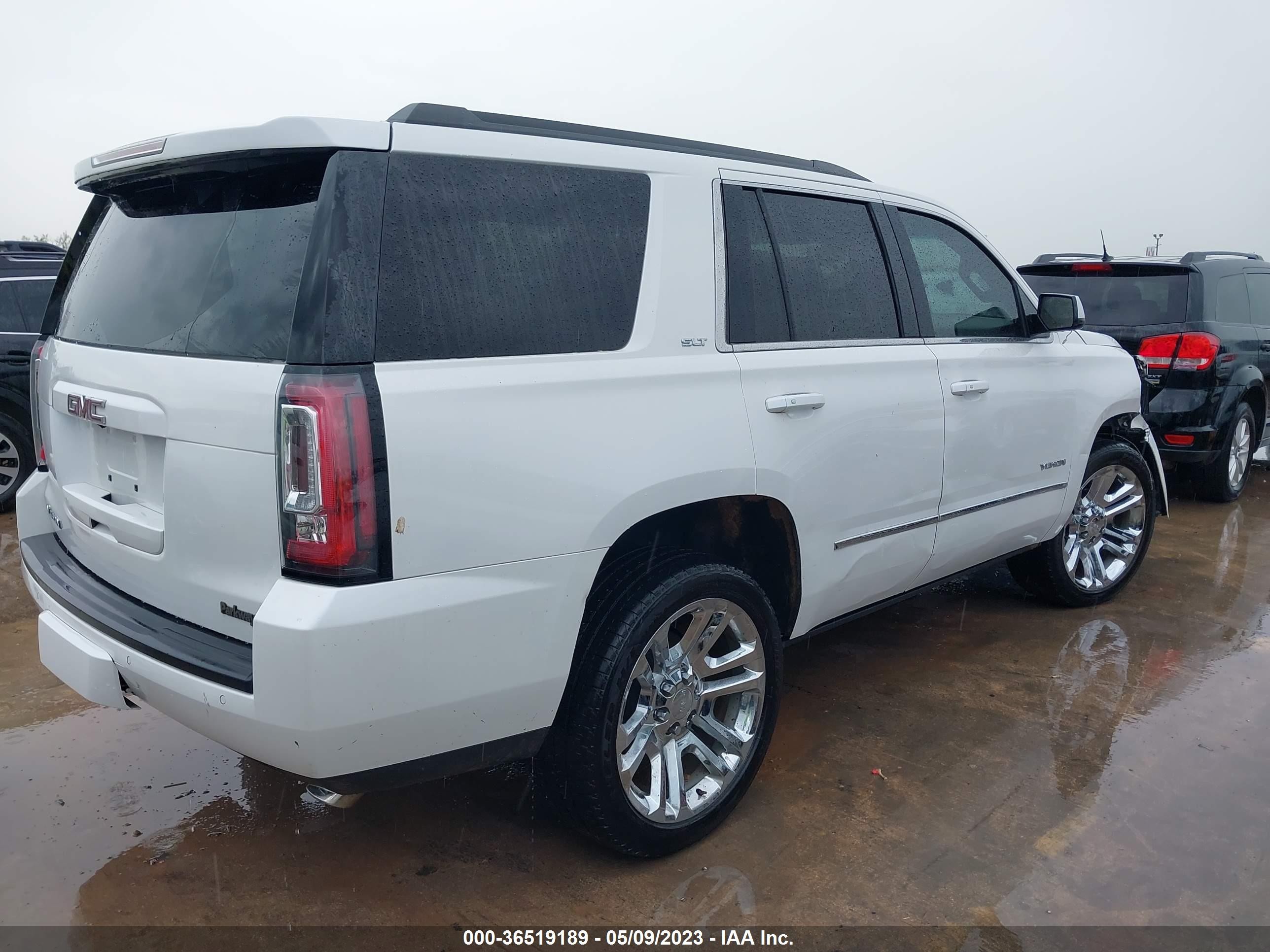 Photo 3 VIN: 1GKS2BKC6JR340101 - GMC YUKON 