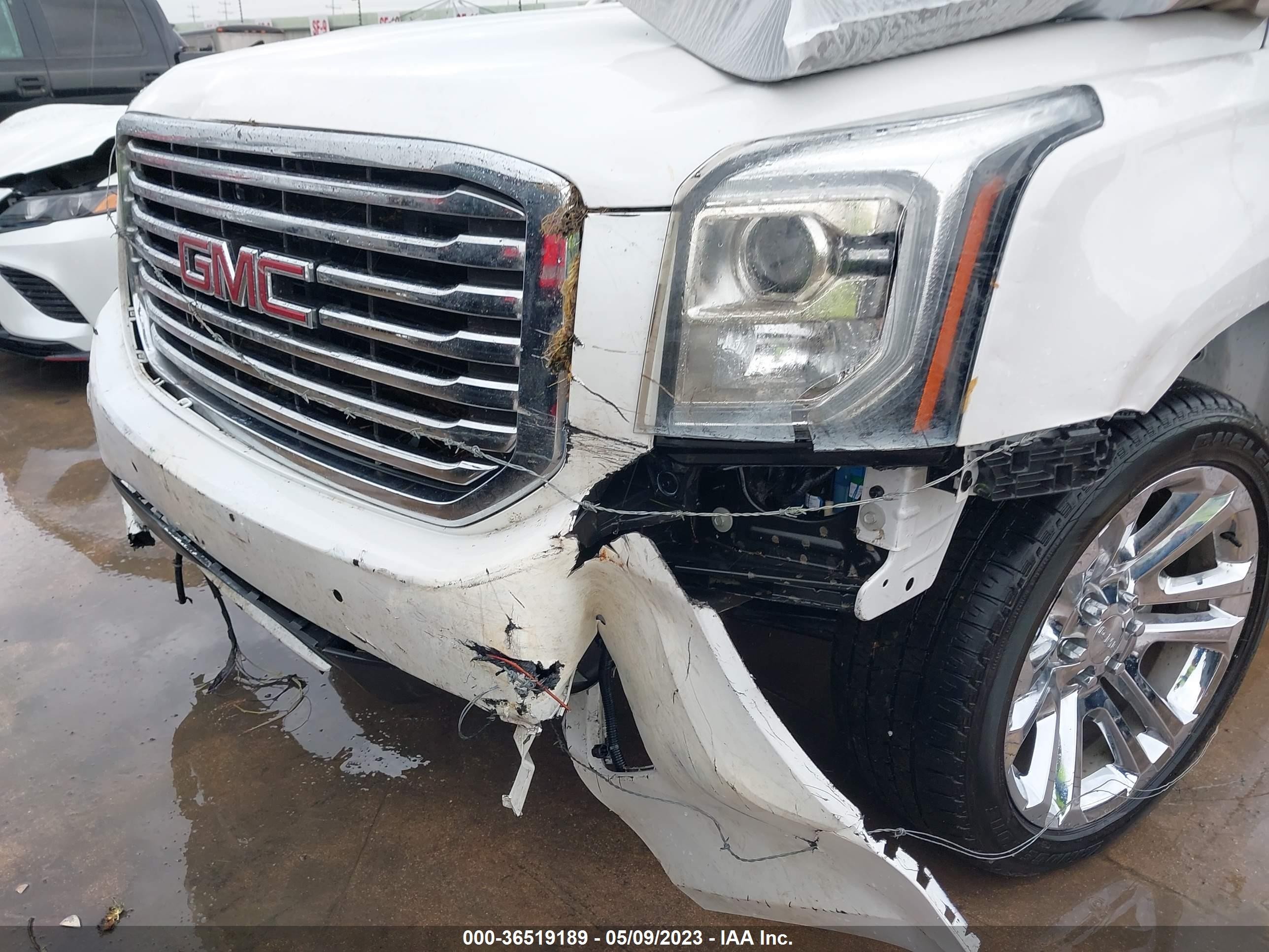 Photo 5 VIN: 1GKS2BKC6JR340101 - GMC YUKON 