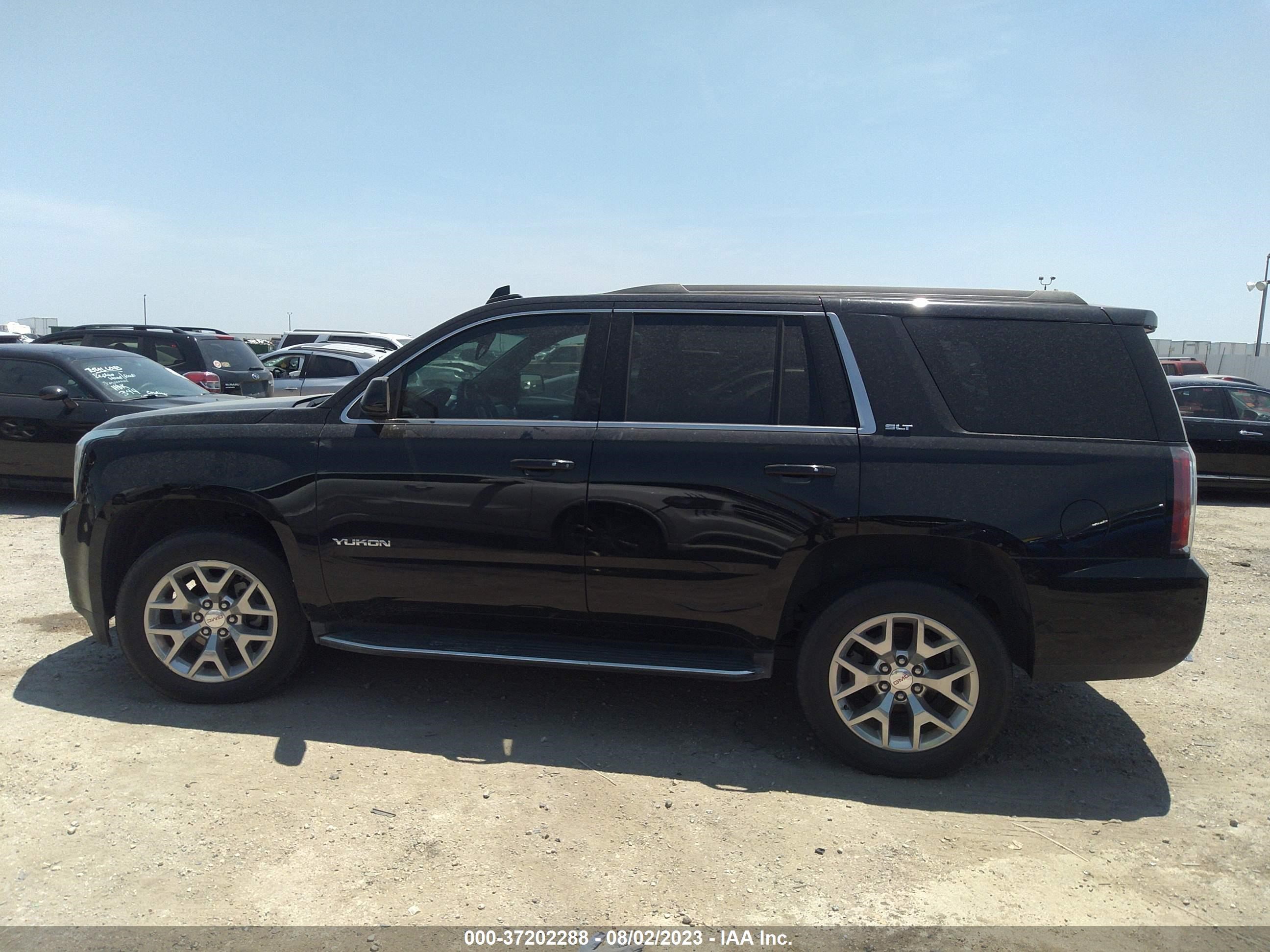 Photo 13 VIN: 1GKS2BKC7JR301162 - GMC YUKON 