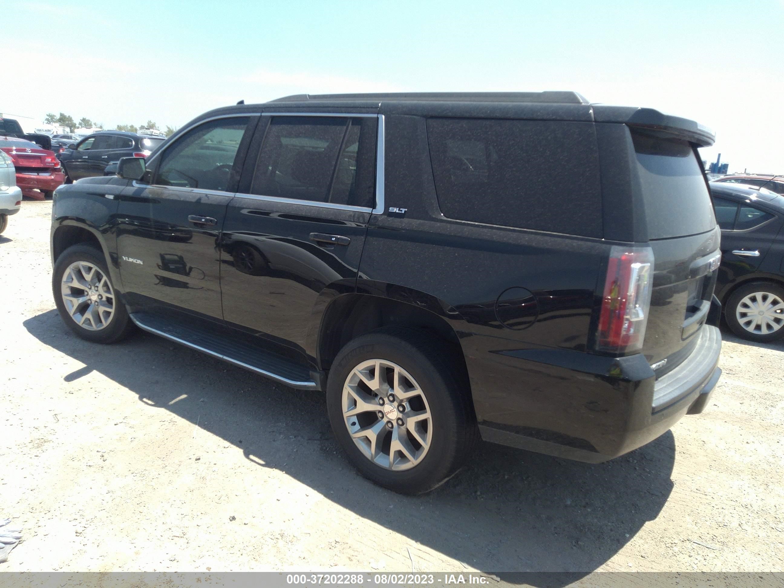 Photo 2 VIN: 1GKS2BKC7JR301162 - GMC YUKON 