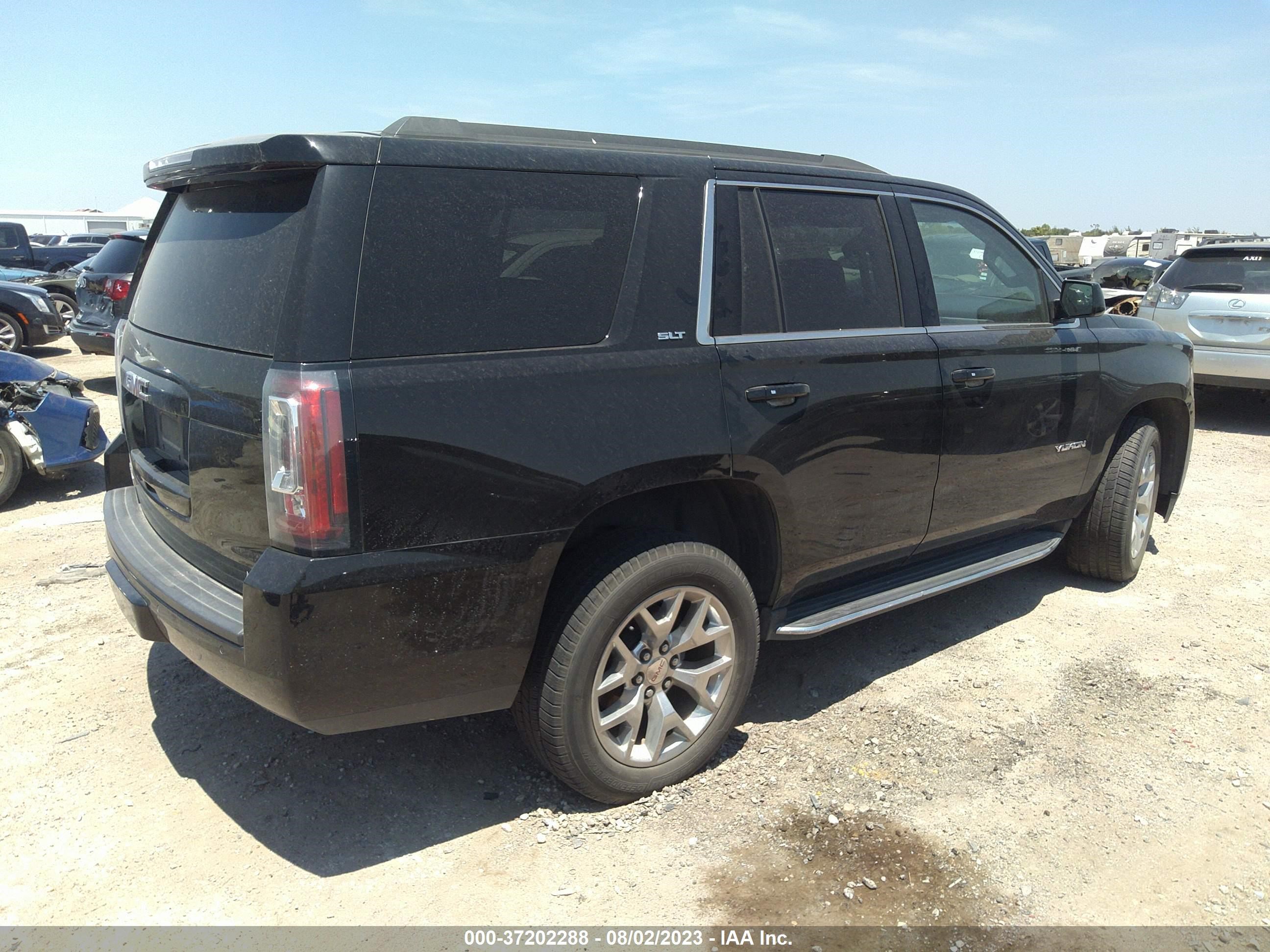 Photo 3 VIN: 1GKS2BKC7JR301162 - GMC YUKON 